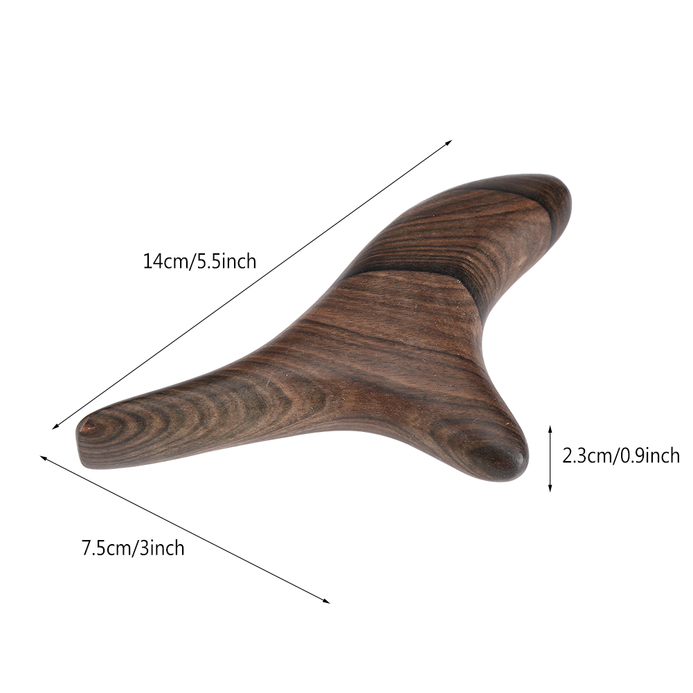 Ein hölzernes Gua-Sha-Werkzeug mit Größenangaben in cm und Zoll auf weißem Hintergrund.