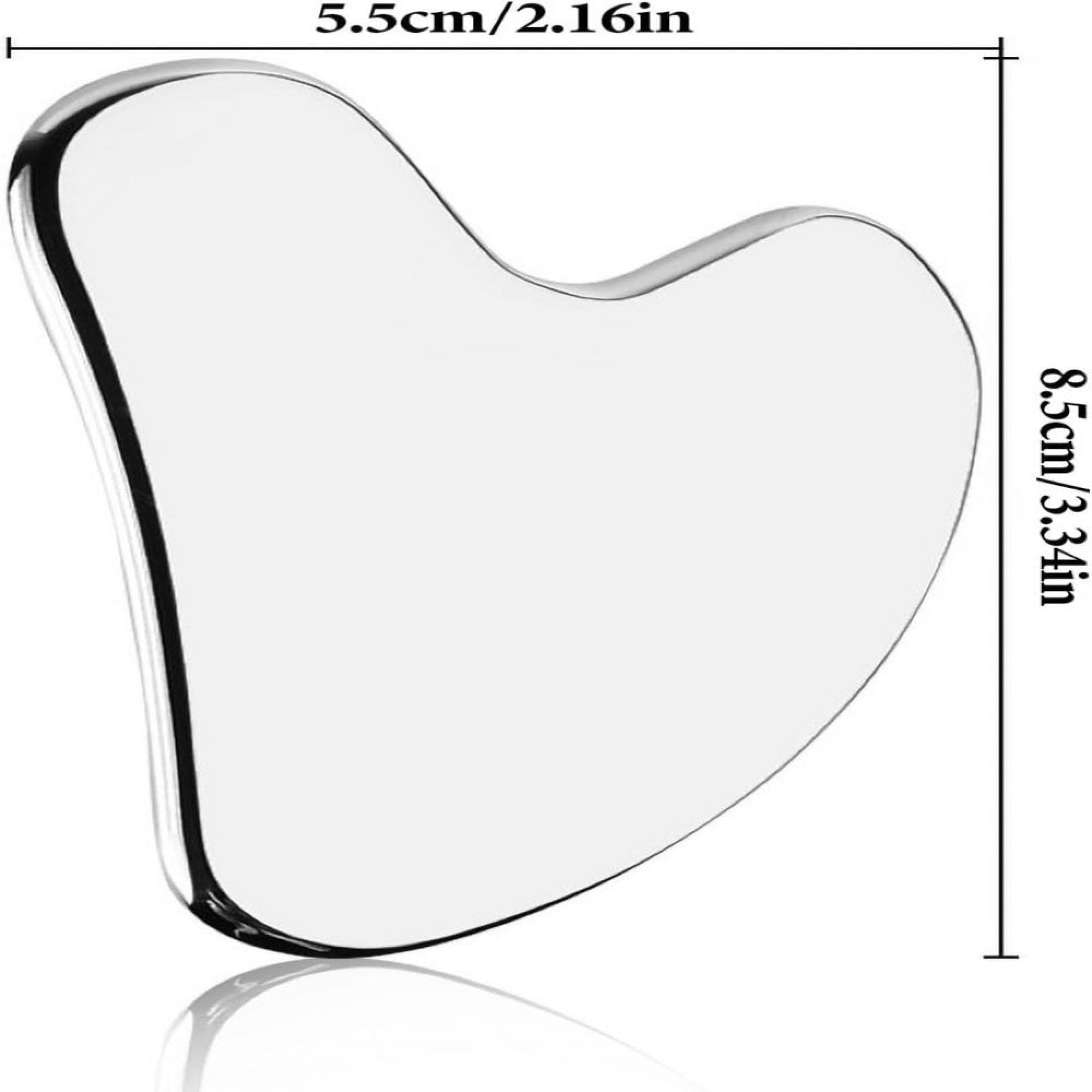 Herzförmiges silbernes Gua Sha Tool mit Maßangaben von 5.5cm/2.16in und 8.5cm/3.34in.