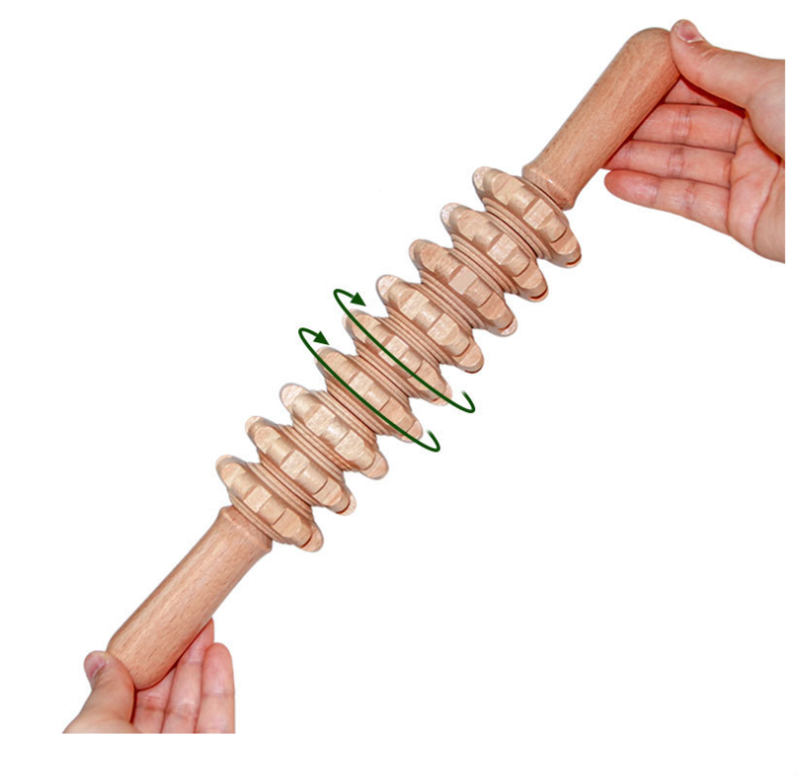 Holzmassagegerät mit geriffelten Rollen, von zwei Händen gehalten.