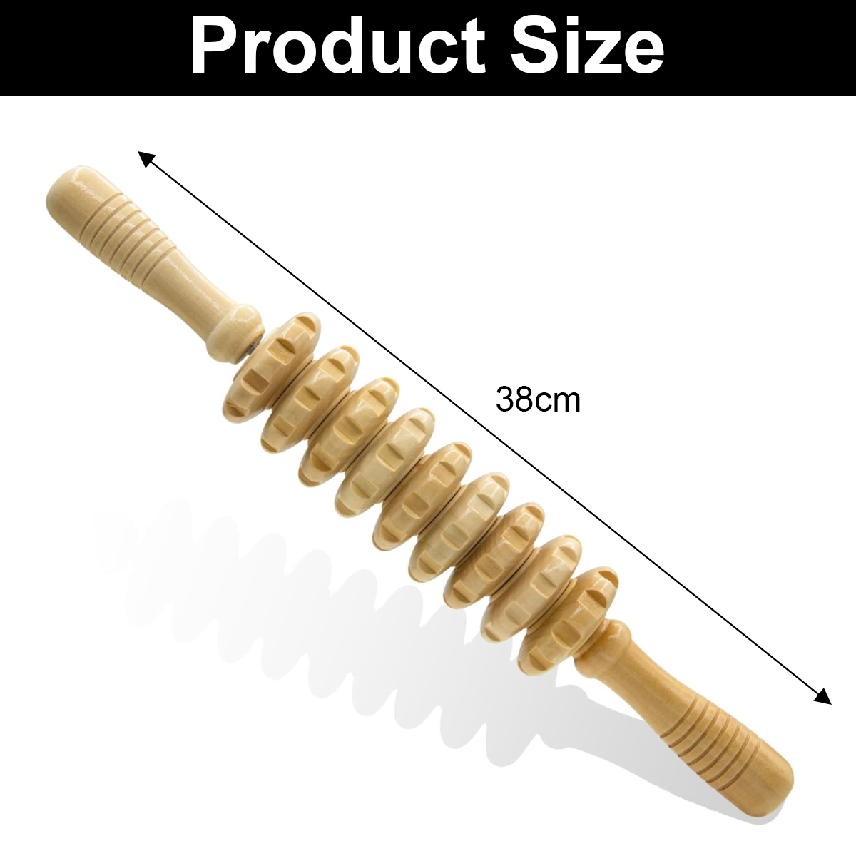 Ein 38 cm langer Holzmassage-Roller mit gerillten Rädern und Griffen auf weißem Hintergrund.
