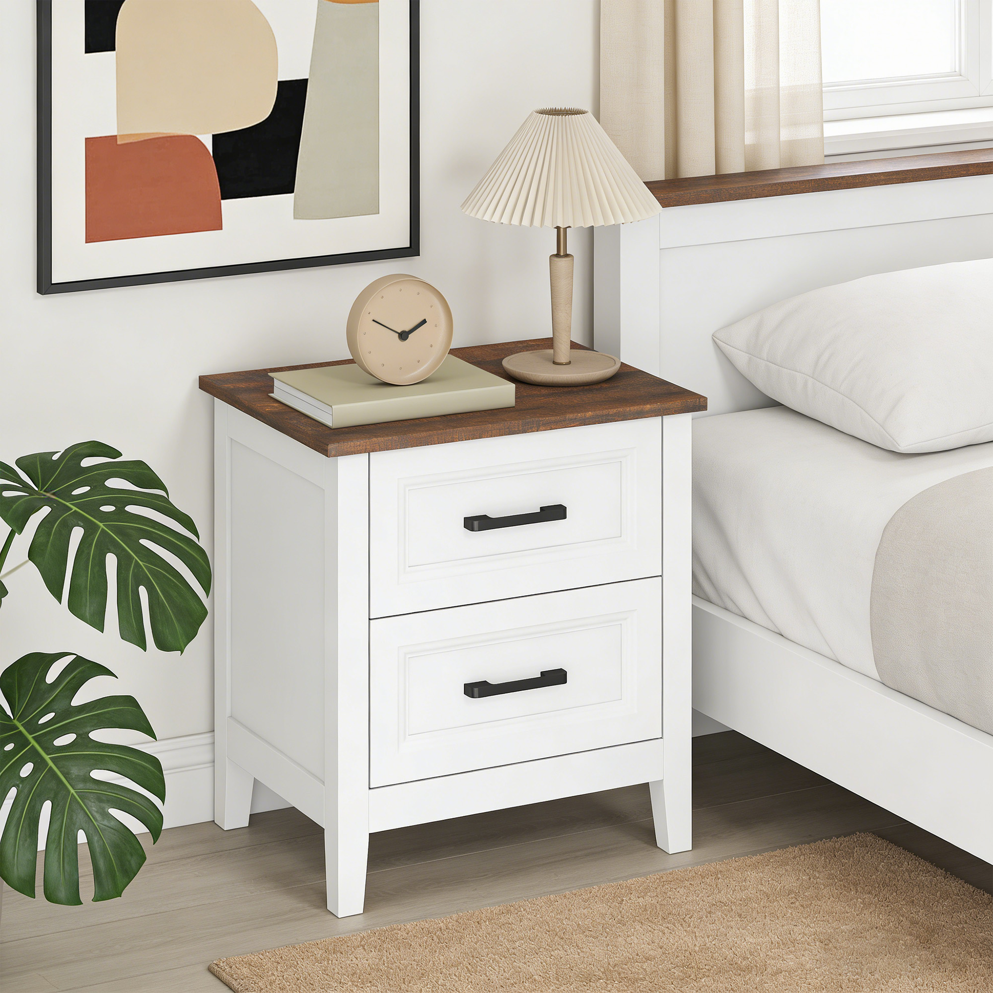 Una mesita de noche blanca con tapa de madera sostiene lámpara, reloj y libro junto a la cama.