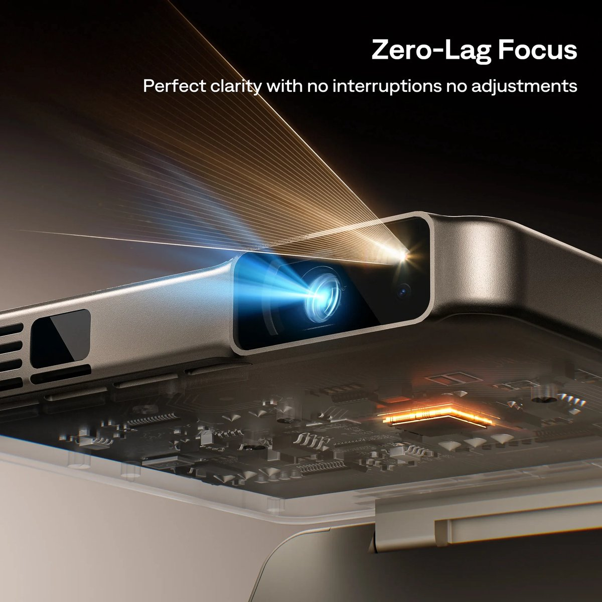 Proiettore con circuiti interni e fasci di luce. Testo in alto: Zero-Lag Focus.