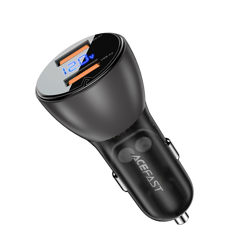 Caricabatterie per auto USB nero a doppia porta con display LED blu della tensione su sfondo bianco.