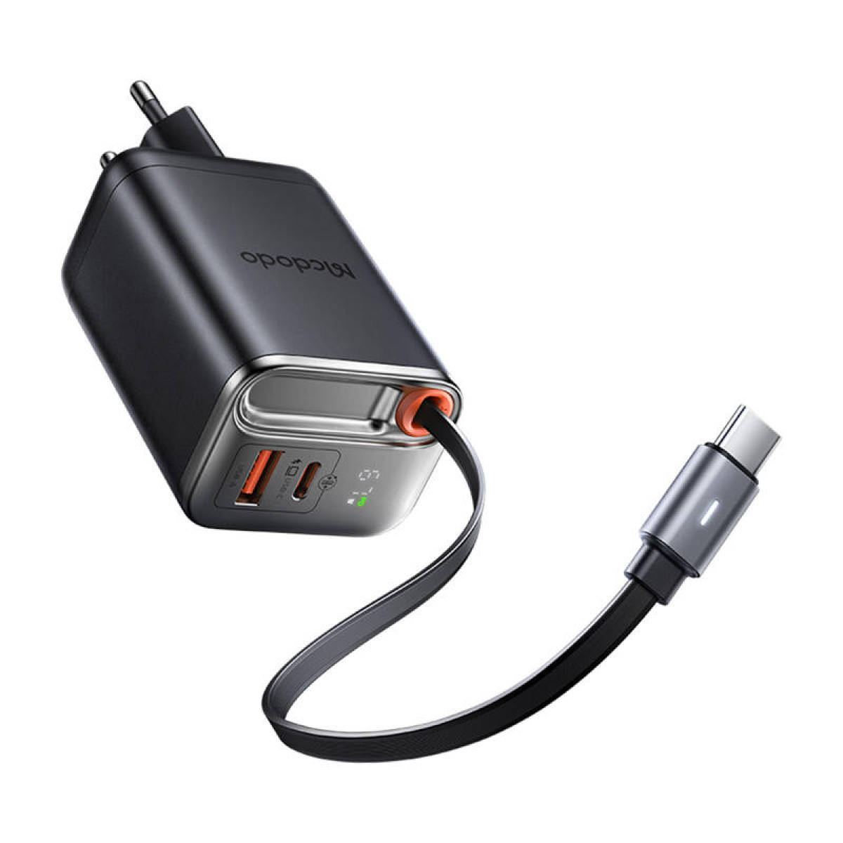 Caricatore da muro nero multi-porta con cavo USB-C collegato e display digitale su sfondo bianco.