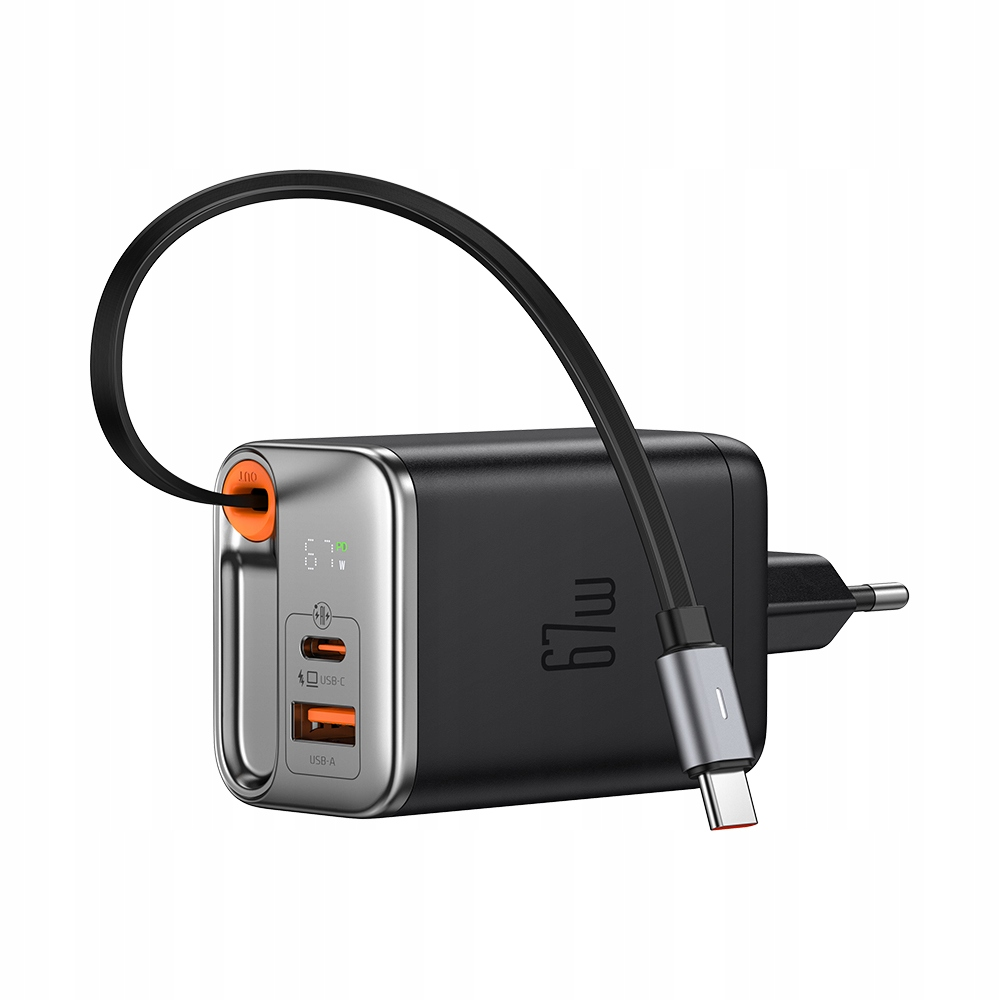 Un caricatore da muro nero da 67W con USB-C, USB-A e un cavo USB-C collegato.