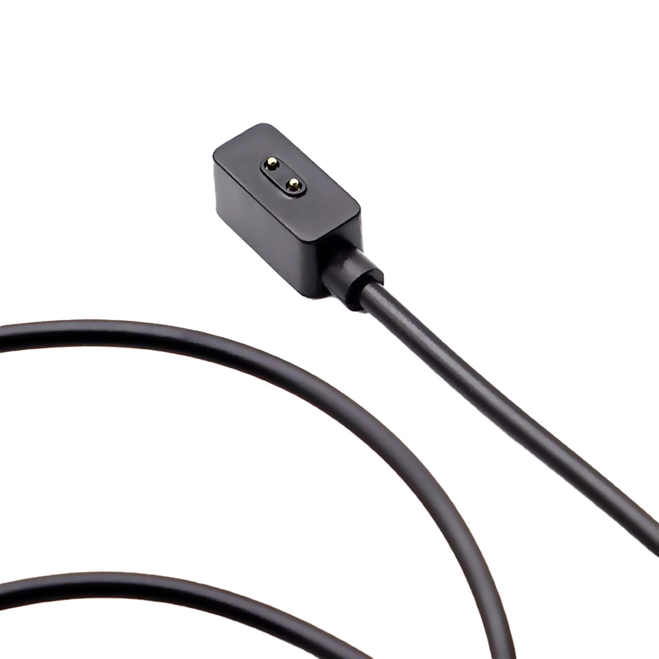 Un cavo di ricarica nero con due pin dorati sul connettore magnetico su sfondo bianco.