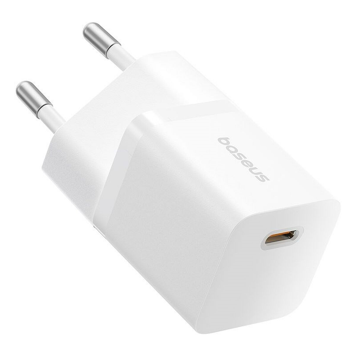 Un caricabatterie da muro USB-C Baseus bianco con prese europee su sfondo grigio.