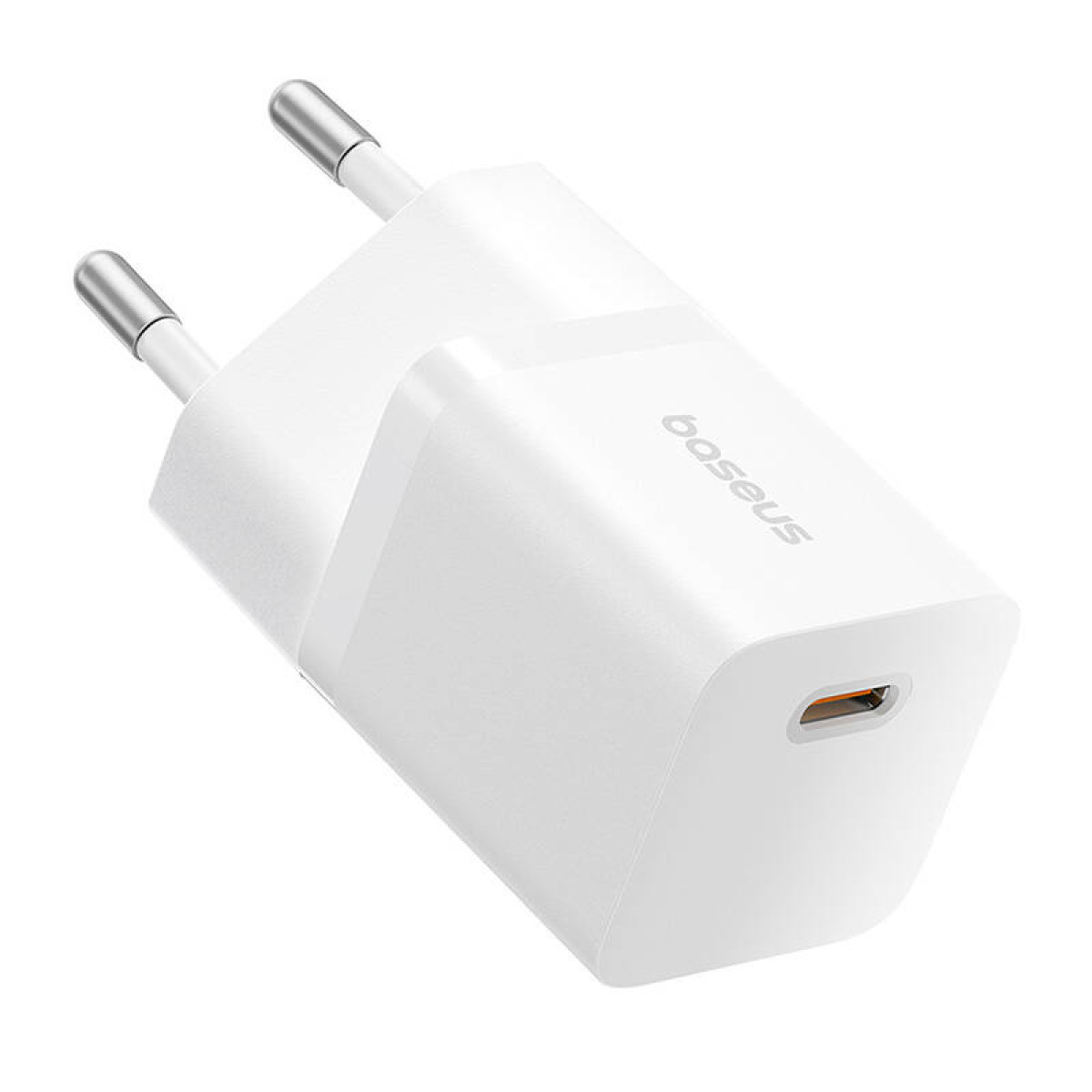 Un caricatore da muro Baseus bianco con una porta USB-C su sfondo chiaro.