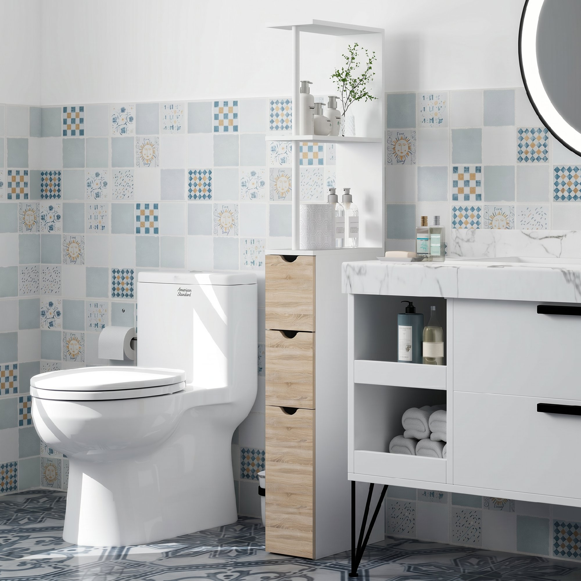 Baño con inodoro blanco, mueble de almacenamiento de madera y azulejos azules.