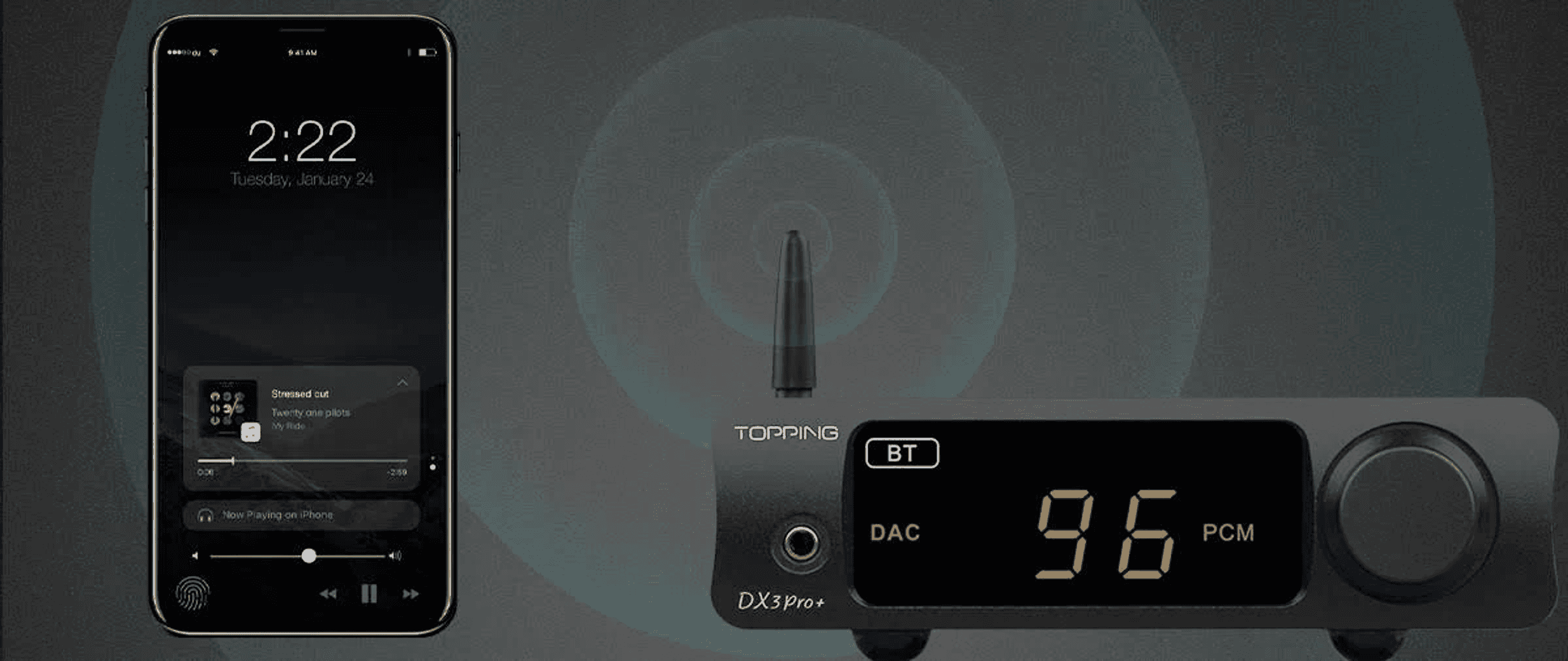 Un smartphone muestra reproducción de música junto a un DAC Topping DX3 Pro+ con pantalla digital.