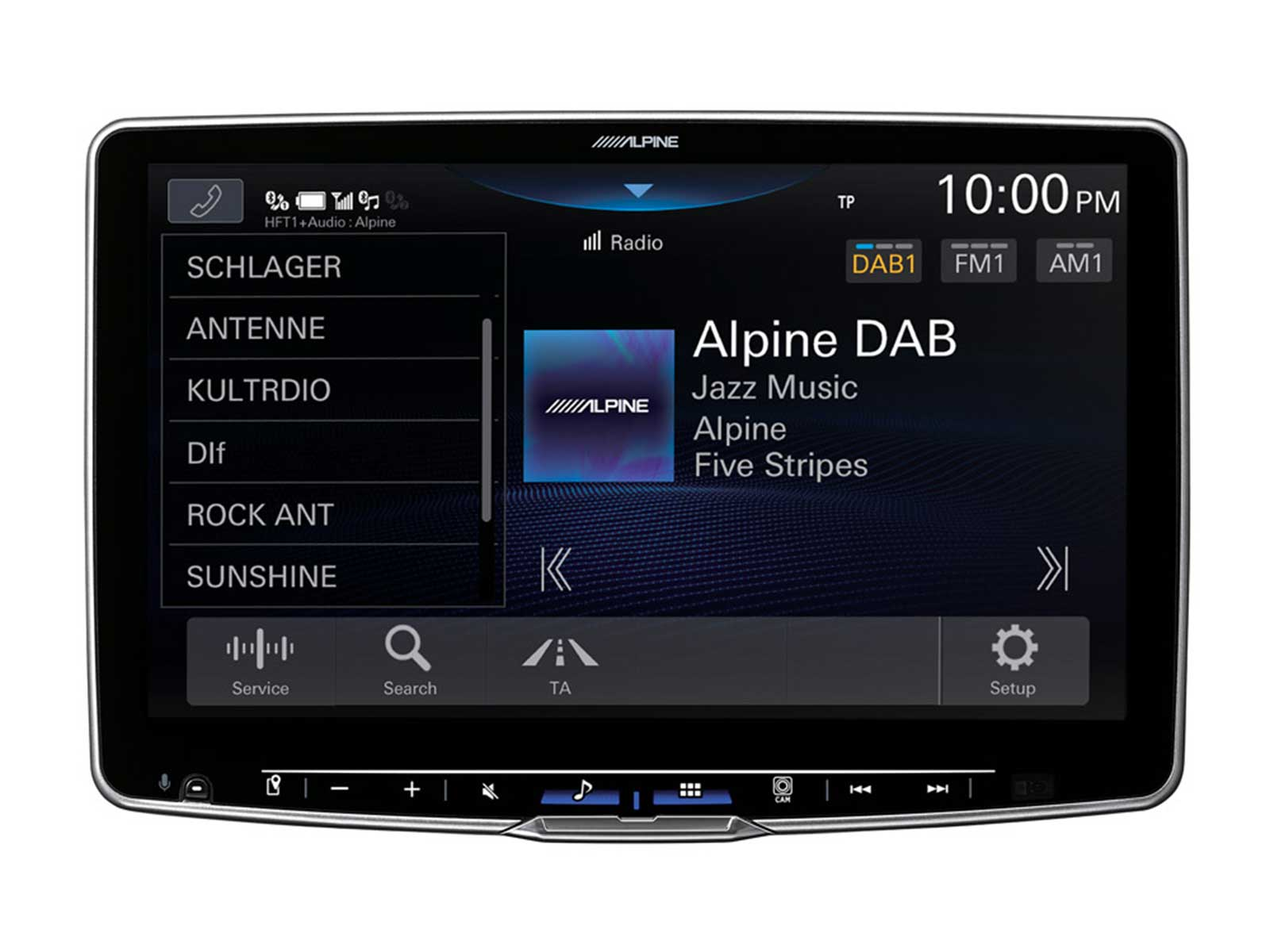 Ein Alpine Autoradio-Touchscreen zeigt die DAB-Radiooberfläche mit Senderspuren, Jazz-Musik und Steuerungsoptionen.