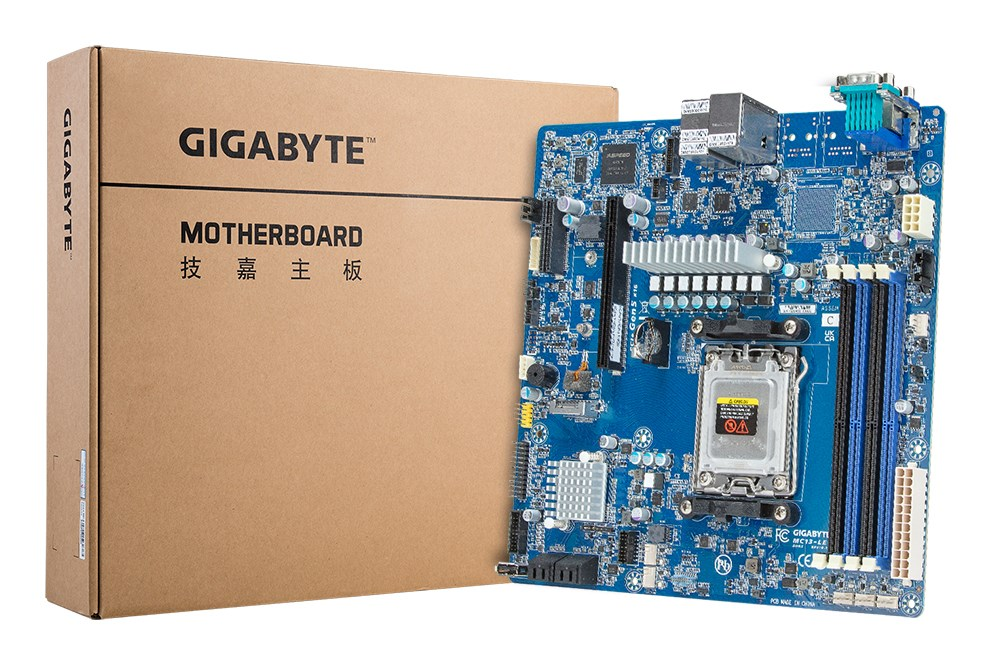Placa base Gigabyte azul colocada junto a una caja de cartón marrón etiquetada Motherboard.