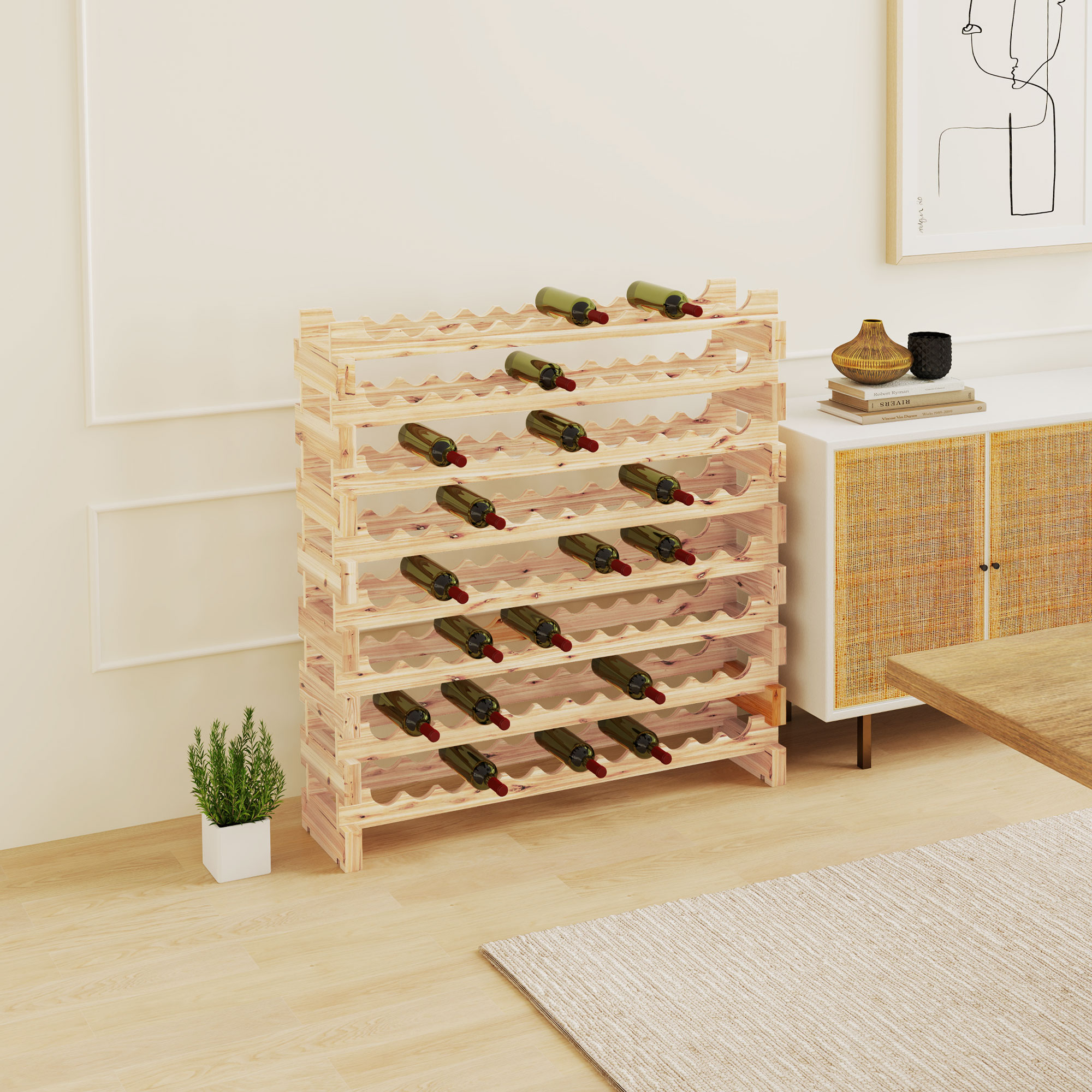 Un grande portabottiglie in legno pieno di bottiglie, in una stanza luminosa accanto a una credenza.
