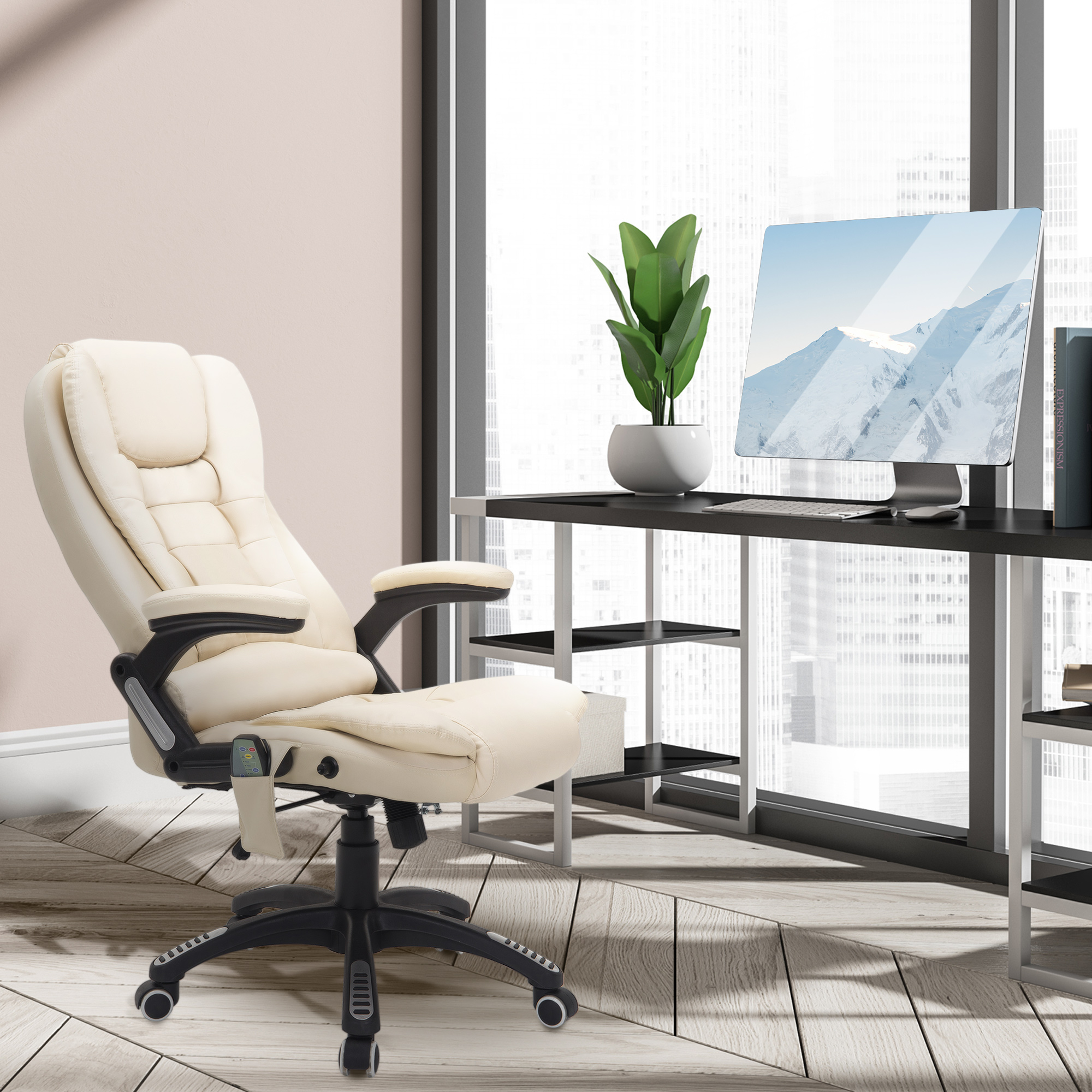 Una sedia da ufficchio ergonomica bianca davanti a una scrivania con computer e pianta.