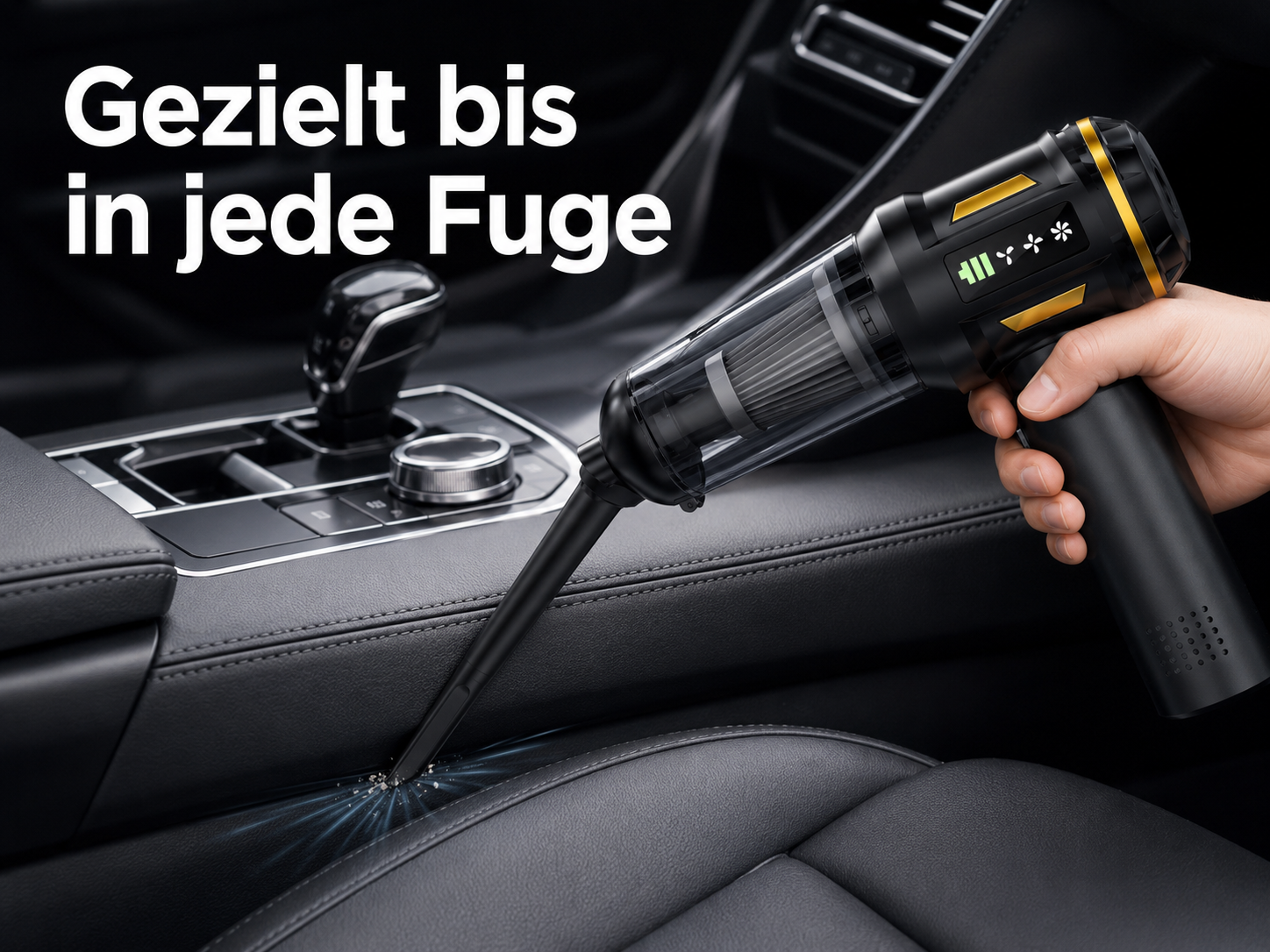 Eine Hand hält einen schwarzen Autostaubsauger beim Reinigen einer Autositzfalte. Deutscher Text links.