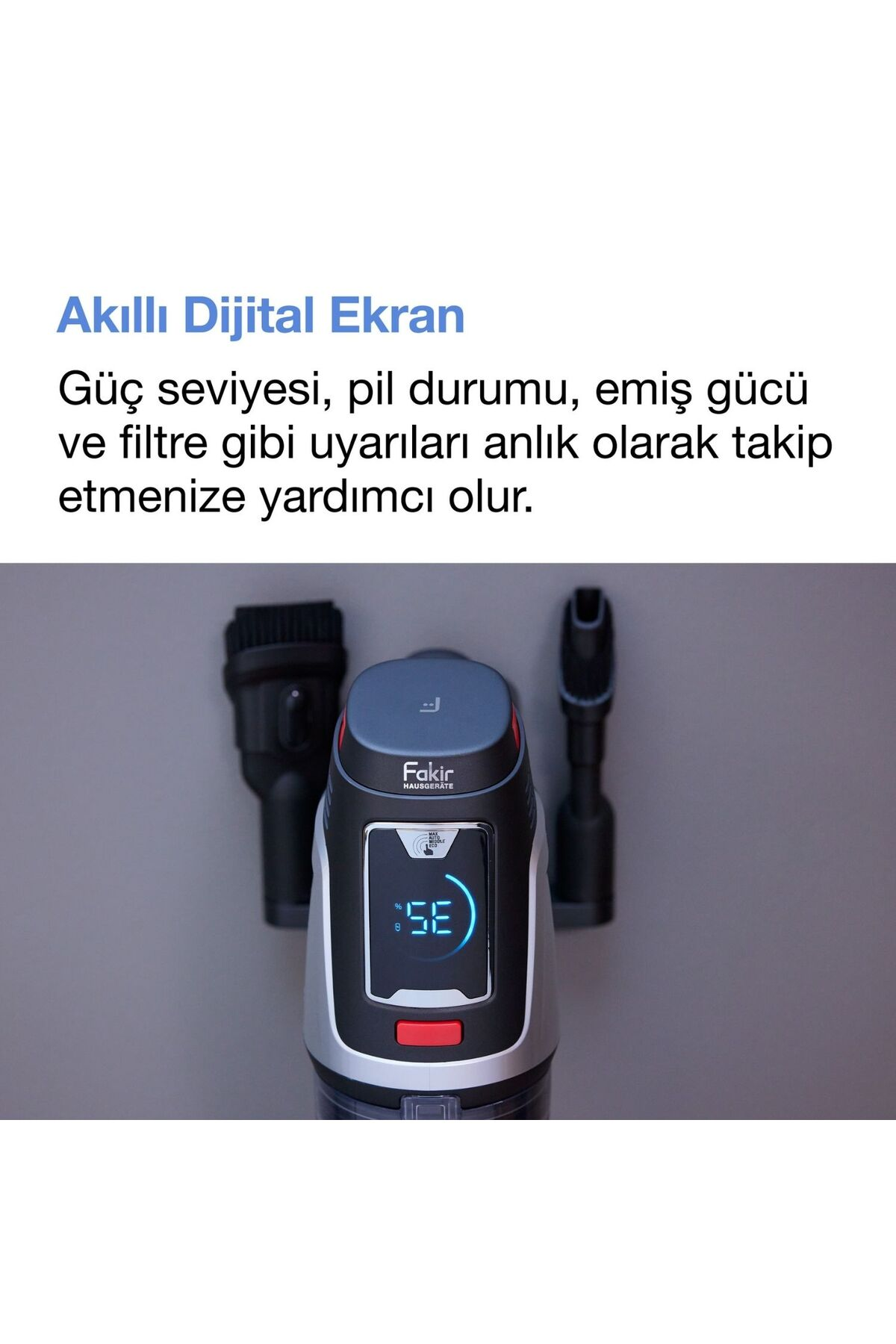 Pil ve emiş gücünü gösteren dijital ekranlı elektrikli süpürge, gri duvara monte edilmiş.