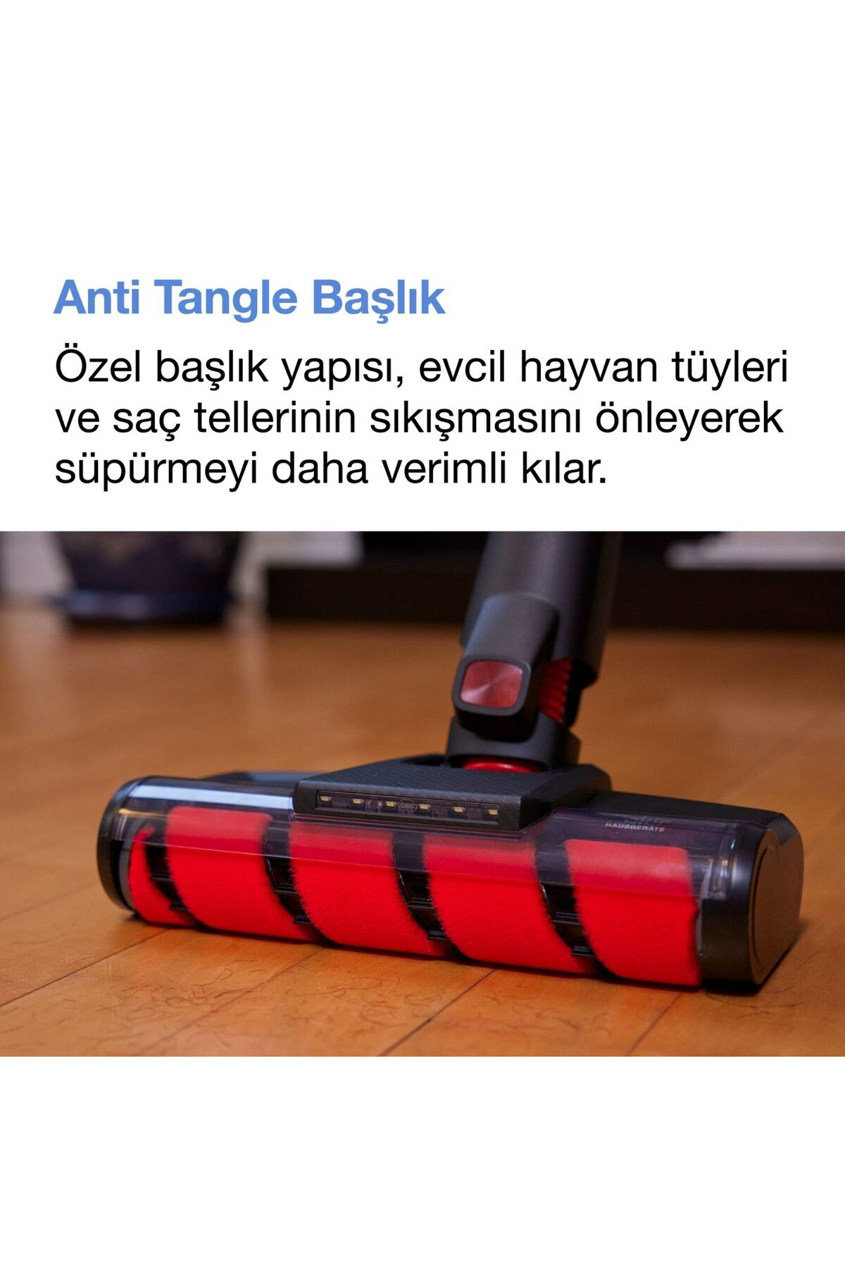 Ahşap zemin üzerinde anti-tangle özellikli süpürge başlığı.