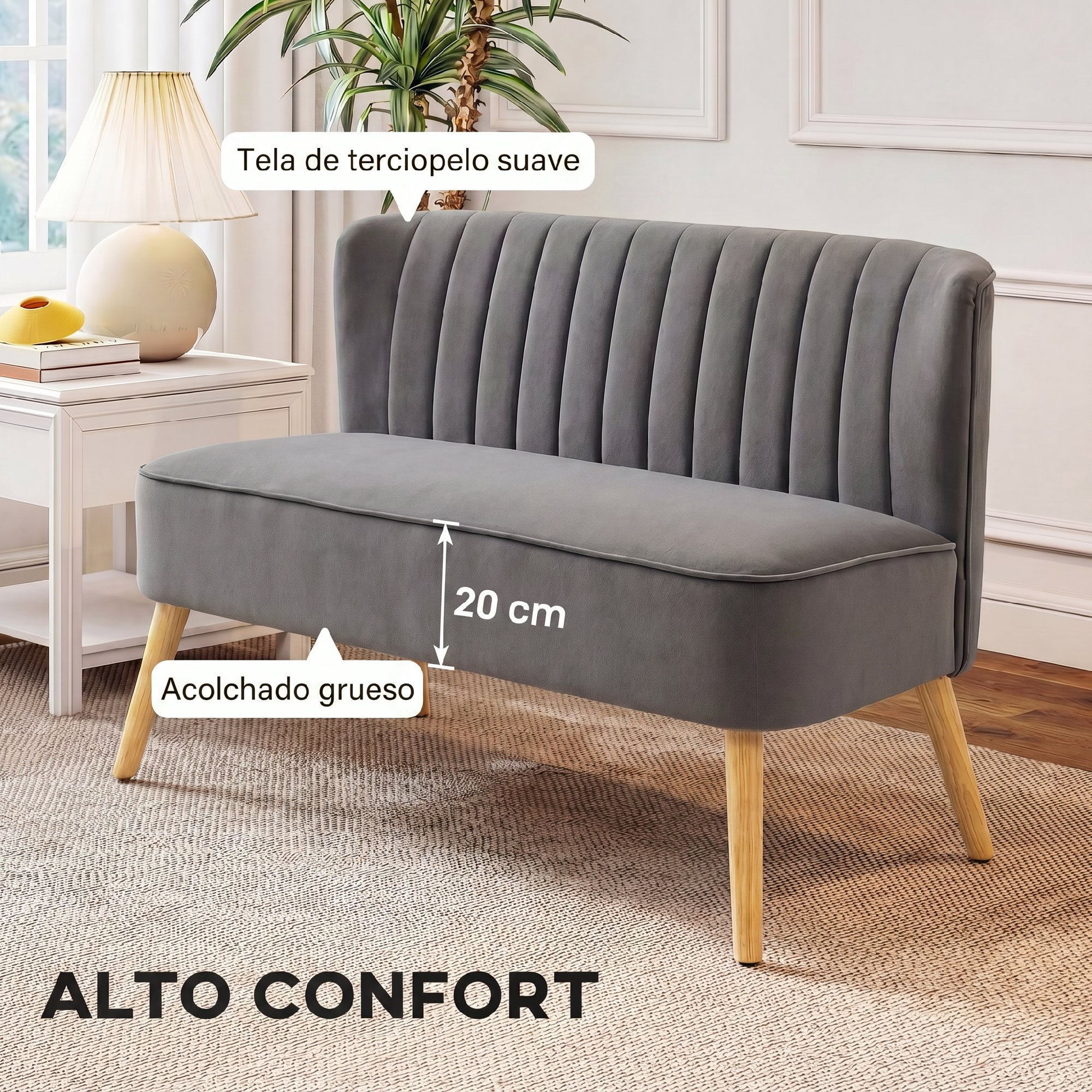 Banco de terciopelo gris con patas de madera en una habitación luminosa.