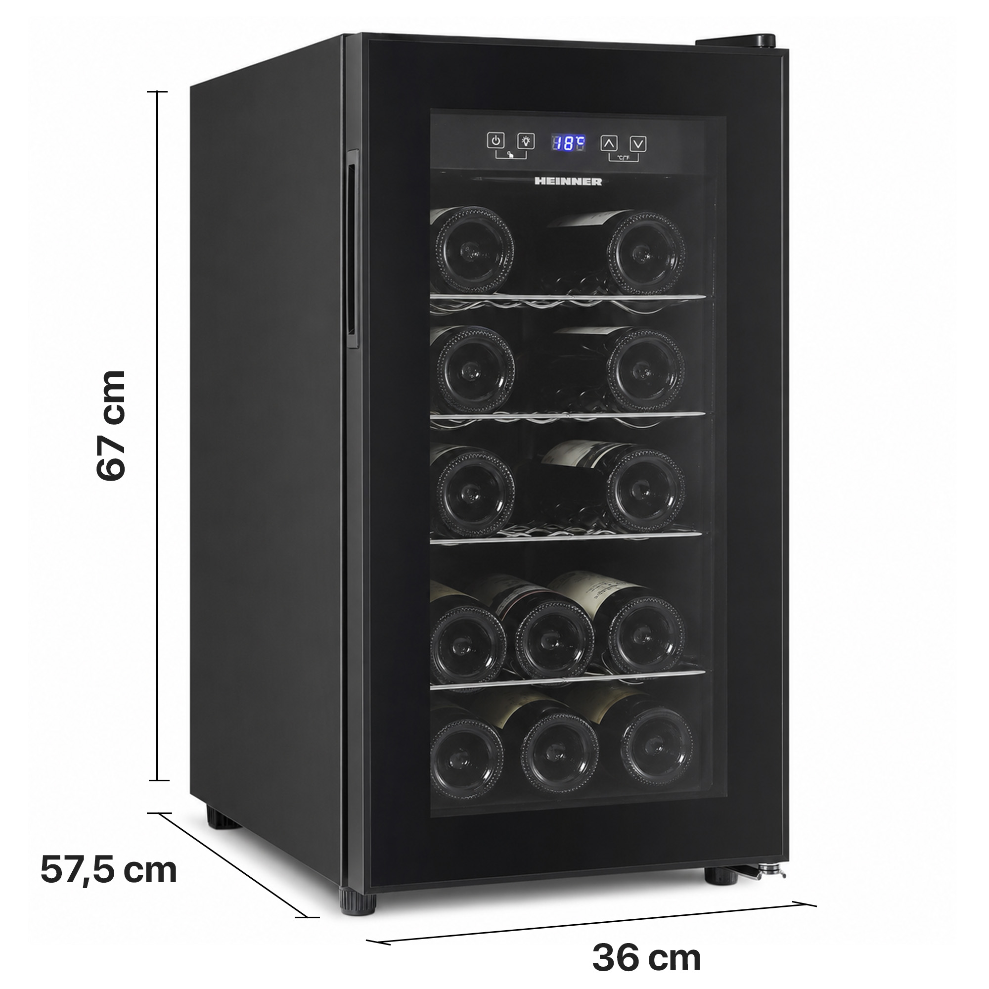 Ein schwarzer freistehender Weinkühlschrank mit Glastür, Digitalanzeige und Maßen von 67x36x57,5 cm, gefüllt mit Weinflaschen.