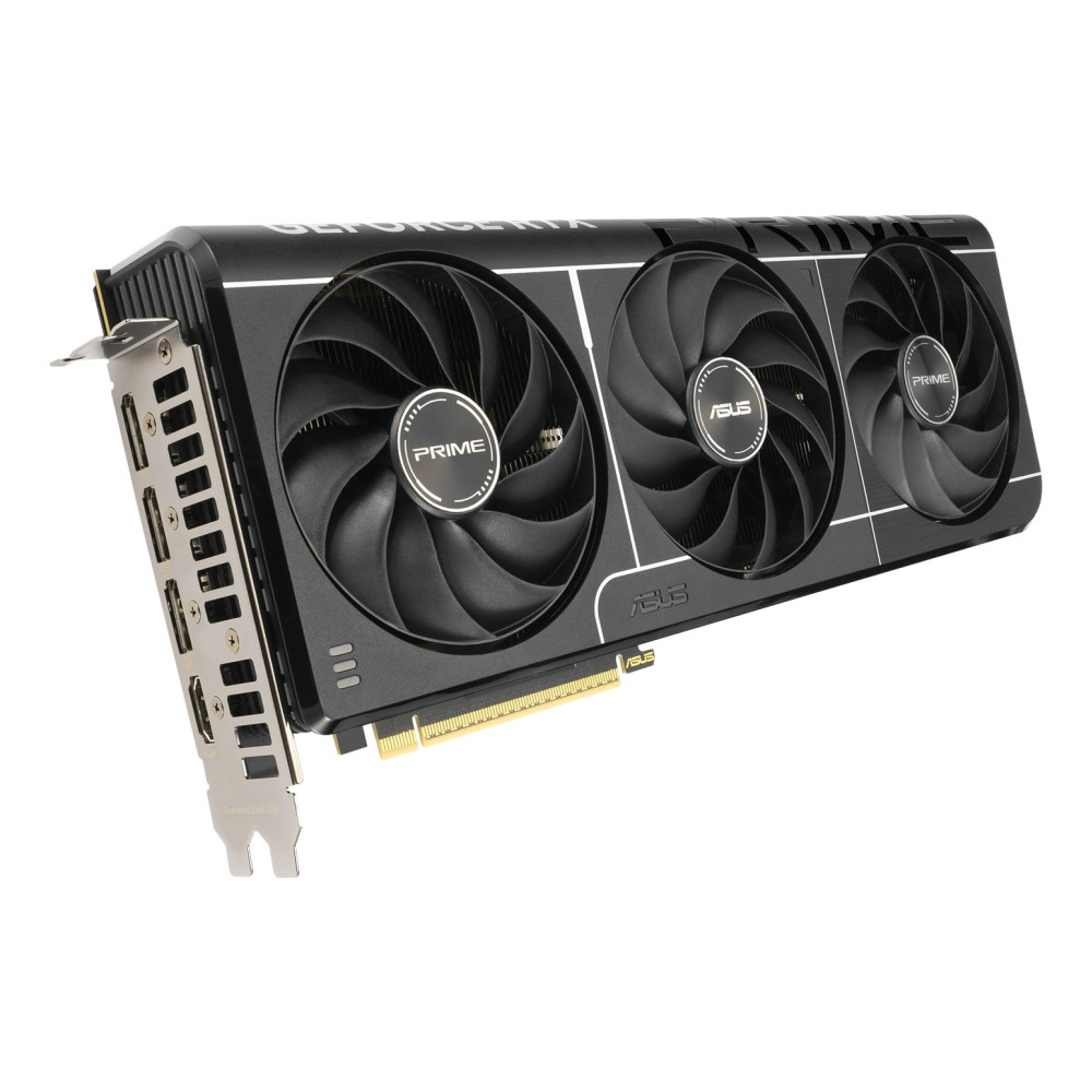 Czarna karta graficzna ASUS Prime z trzema wentylatorami i metalowym wspornikiem I/O na białym tle.