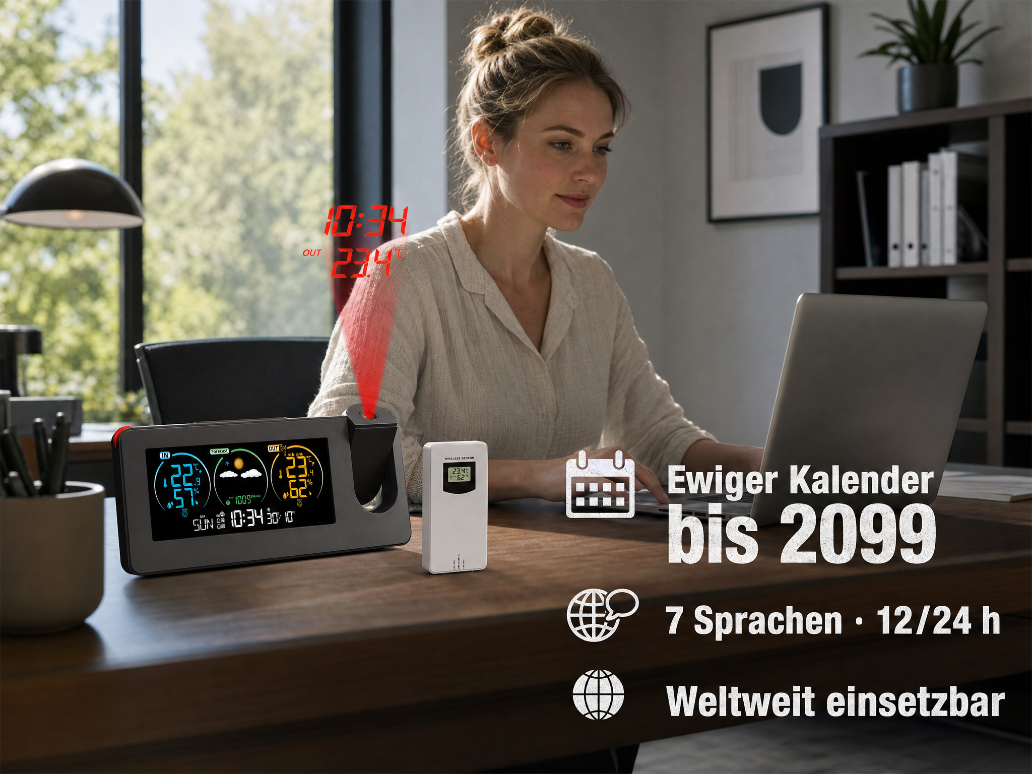 Wetterstation mit Projektion auf dem Tisch neben einer arbeitenden Frau.
