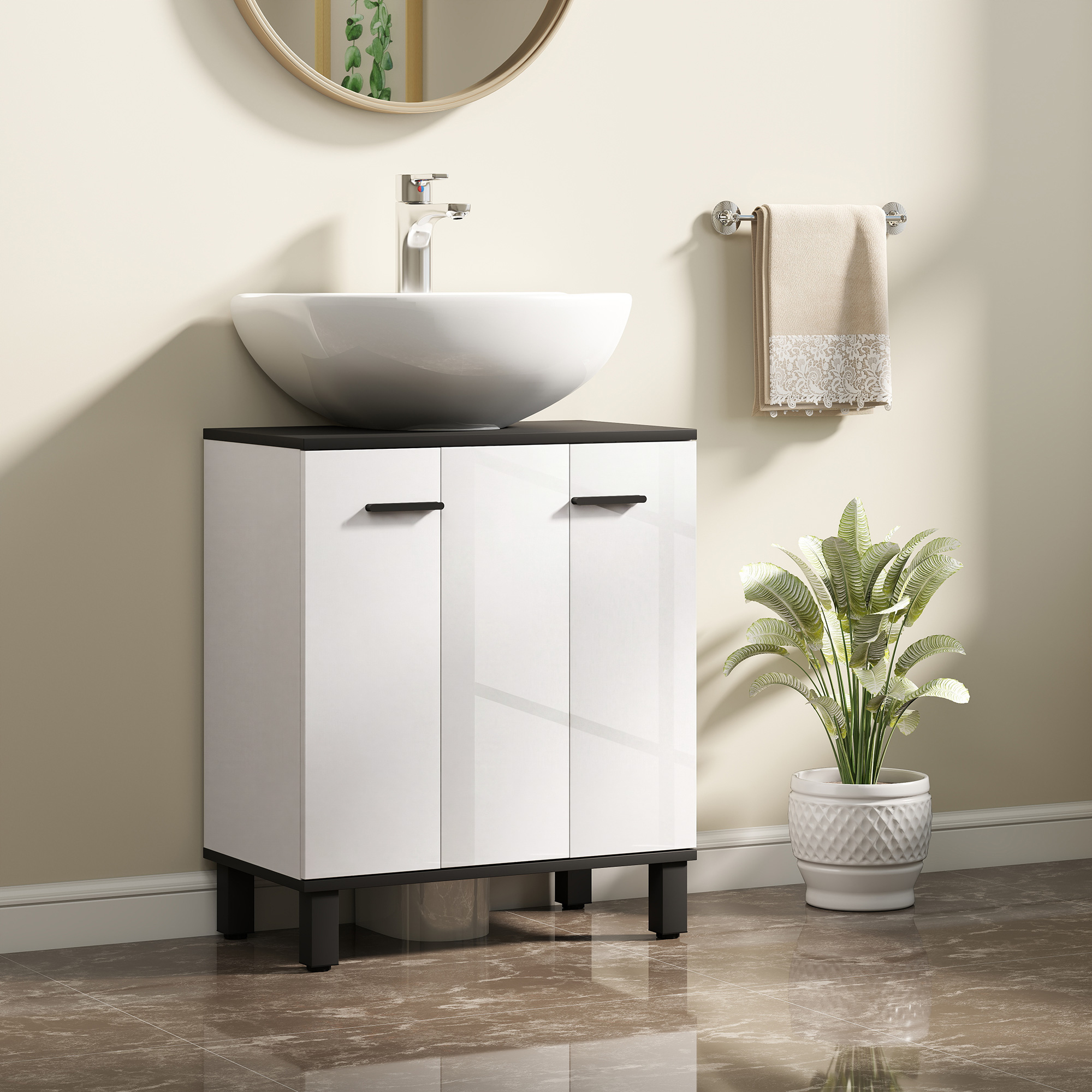 Un mueble de baño moderno con lavabo blanco, espejo, toalla y una planta en maceta en el suelo.