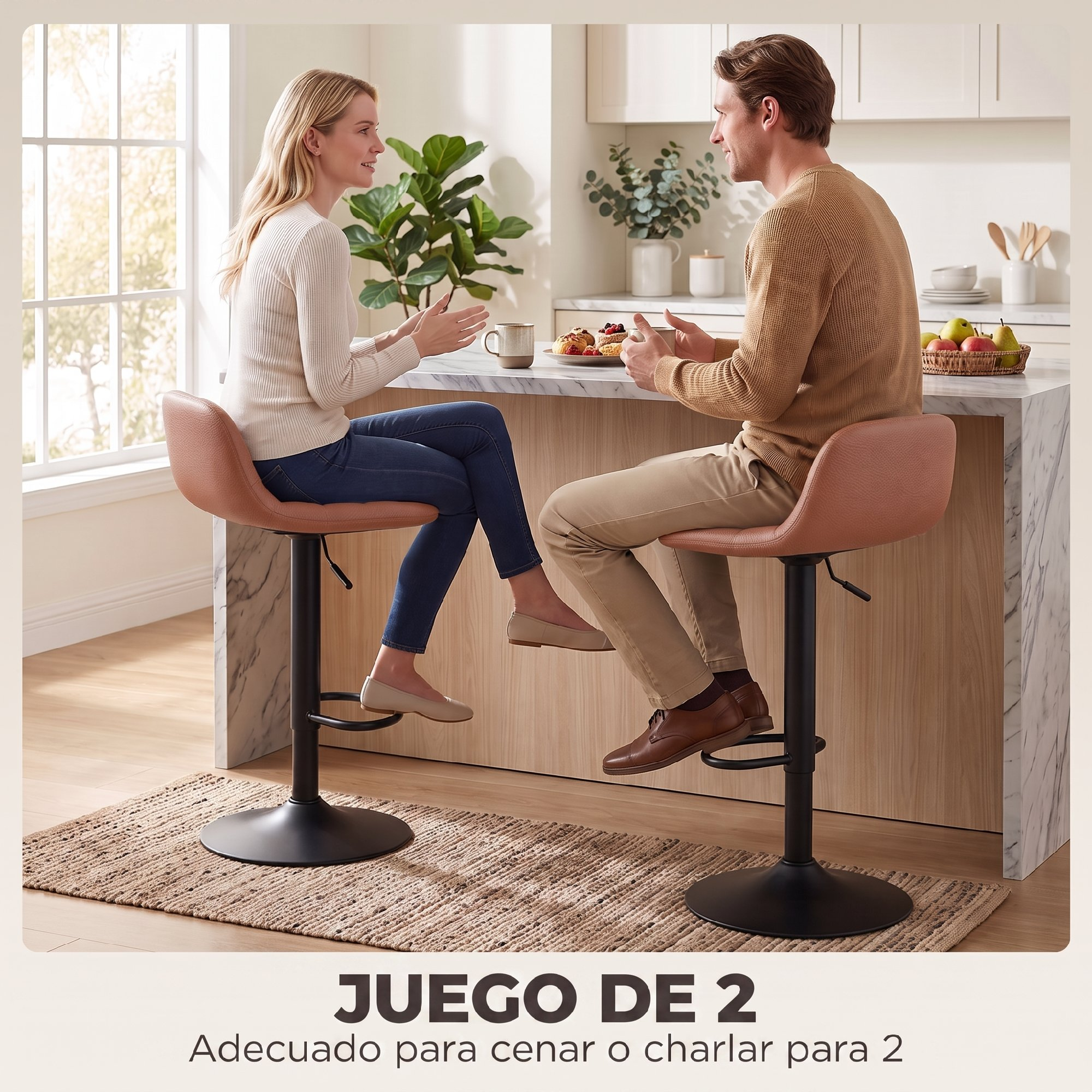 Una pareja se sienta en taburetes de bar en una isla de cocina hablando.