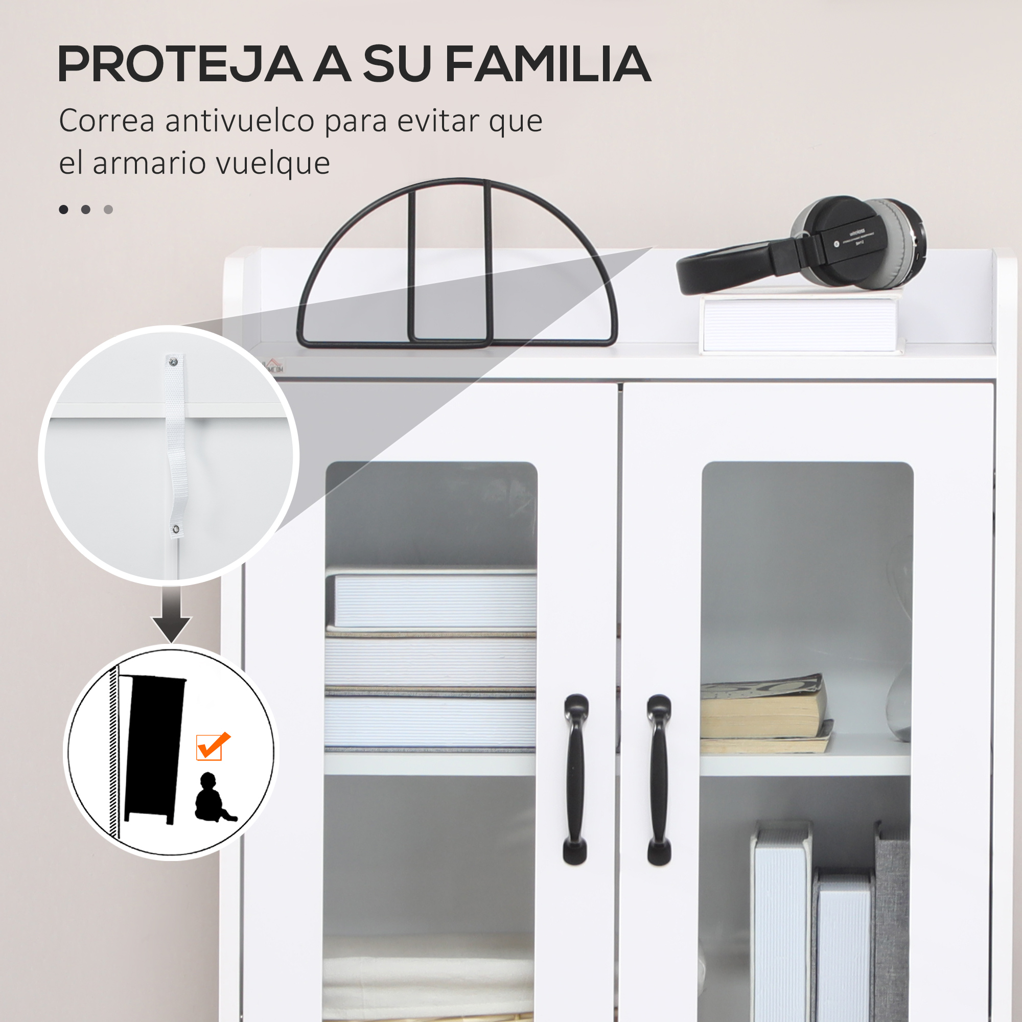 Un armario blanco con puertas de cristal, libros y auriculares encima, con un diagrama de correa antivuelco.