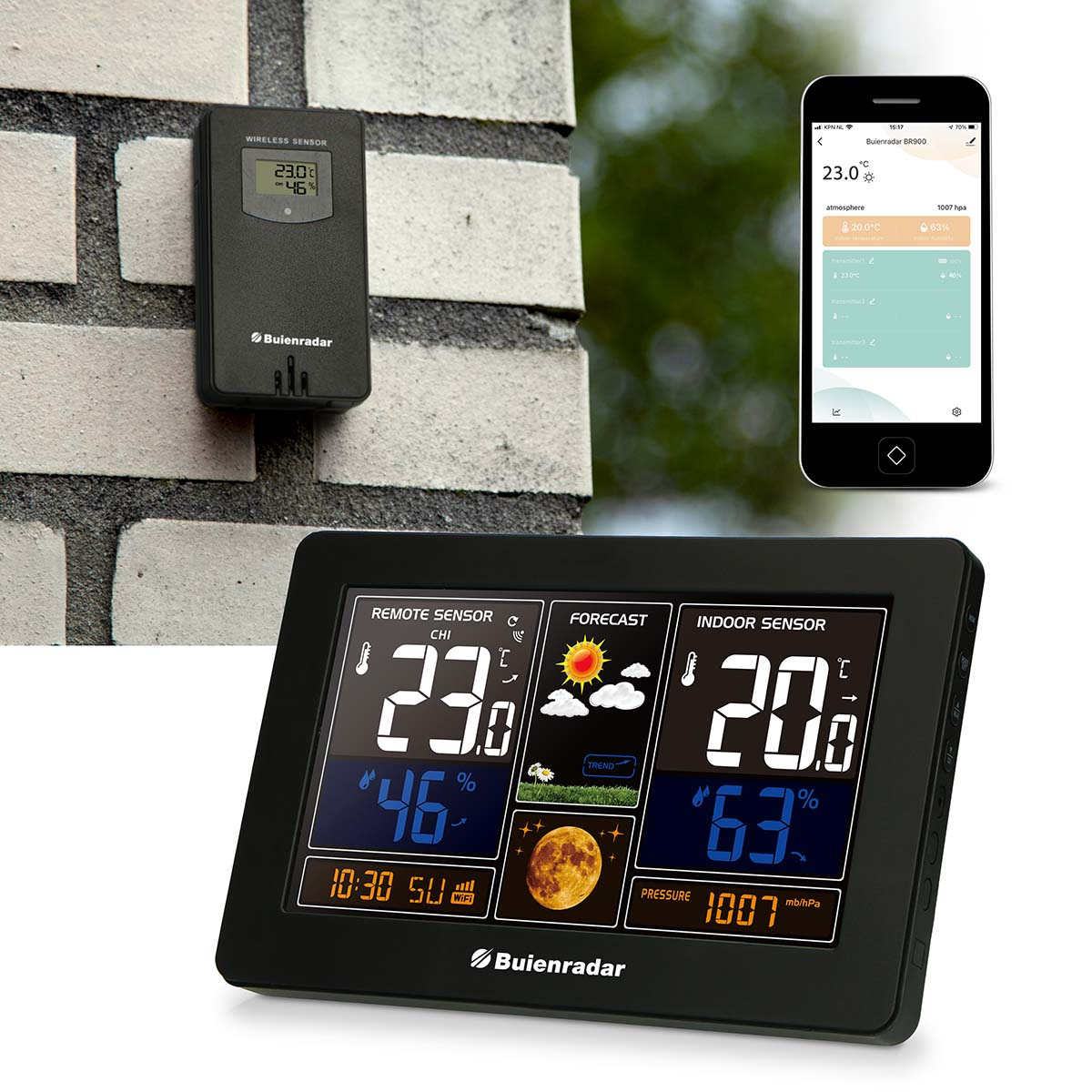 Wetterstation mit Display, Außensensor an Wand und Smartphone-App mit Temperaturdaten.