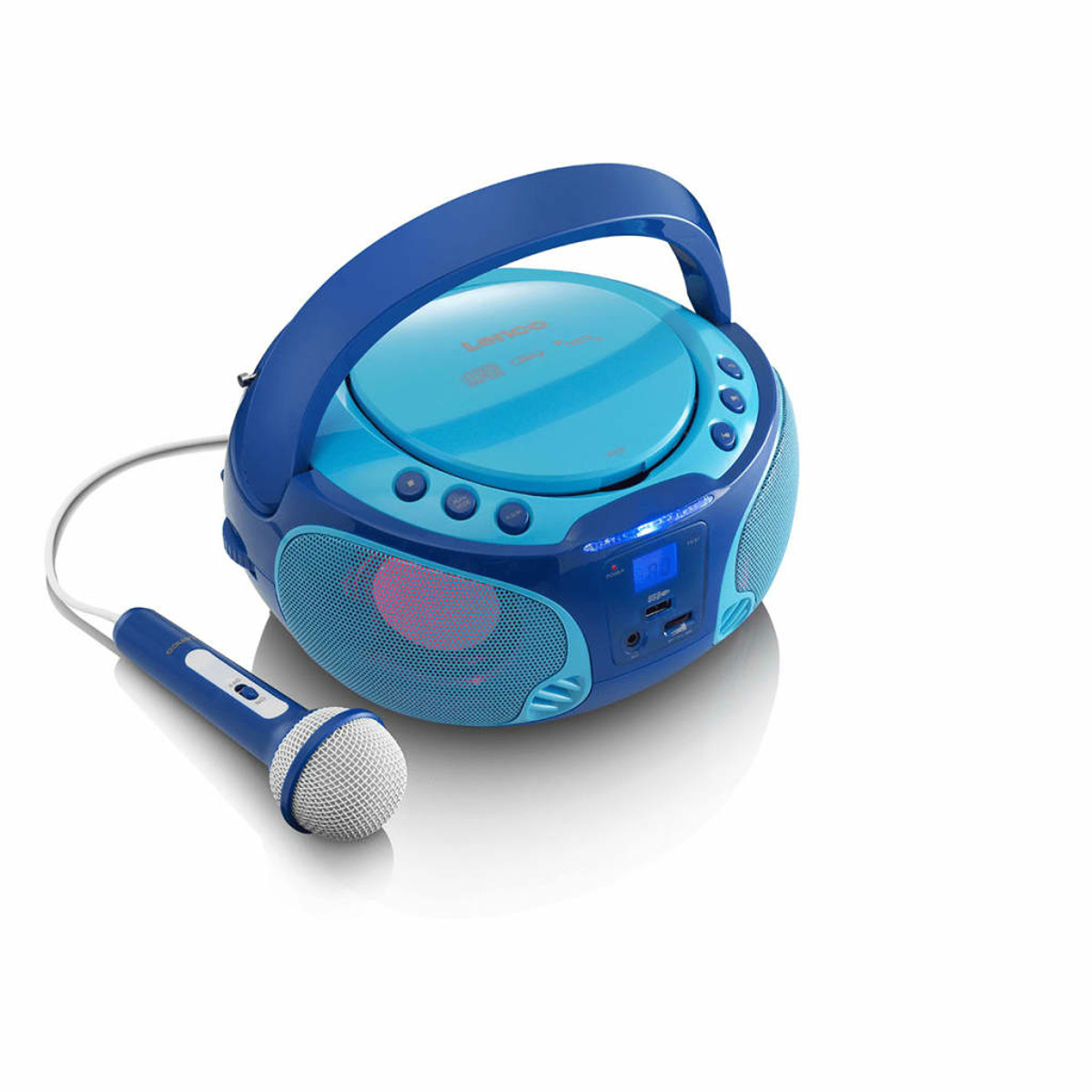 Eine blau-hellblaue Karaoke-Maschine mit verbundenem blau-weißem Mikrofon vor weißem Hintergrund.