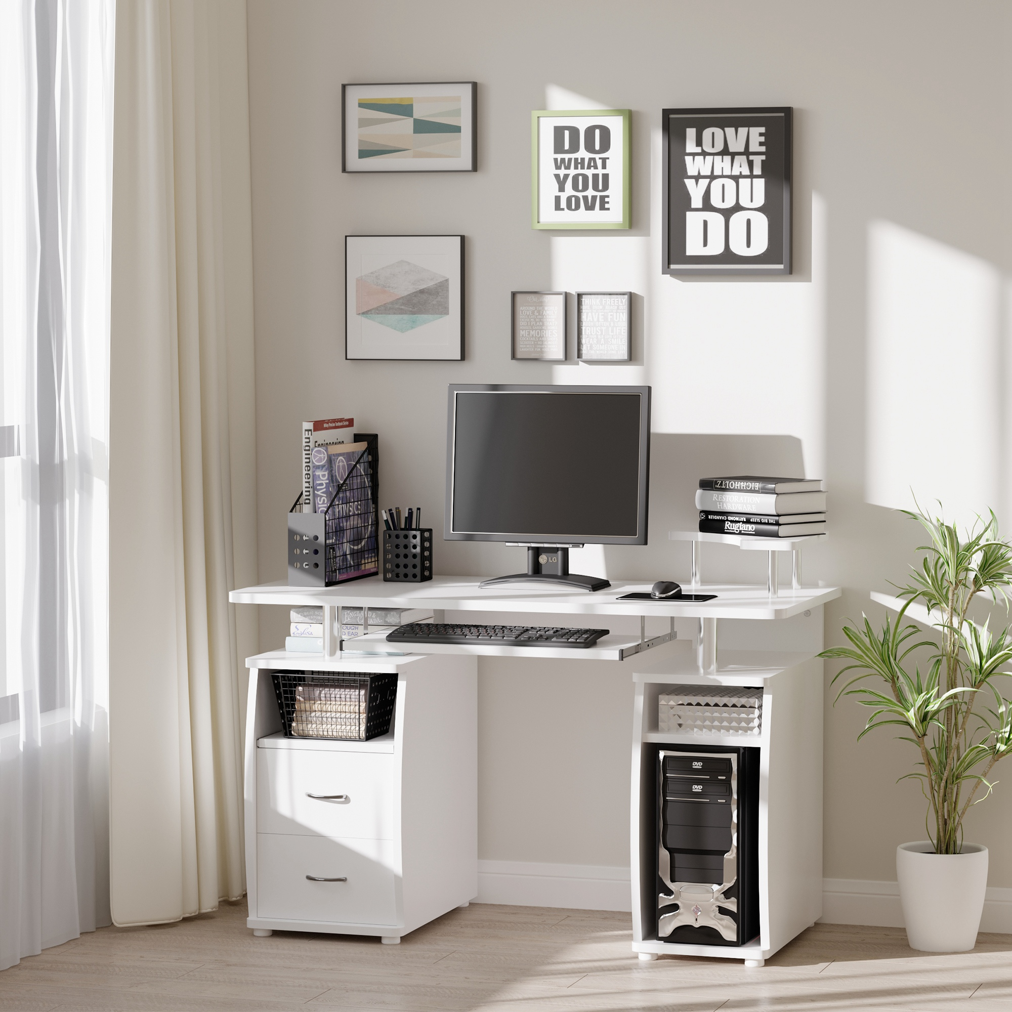 Una scrivania da computer bianca con monitor, tastiera e torre per PC in una stanza luminosa con quadri incorniciati.