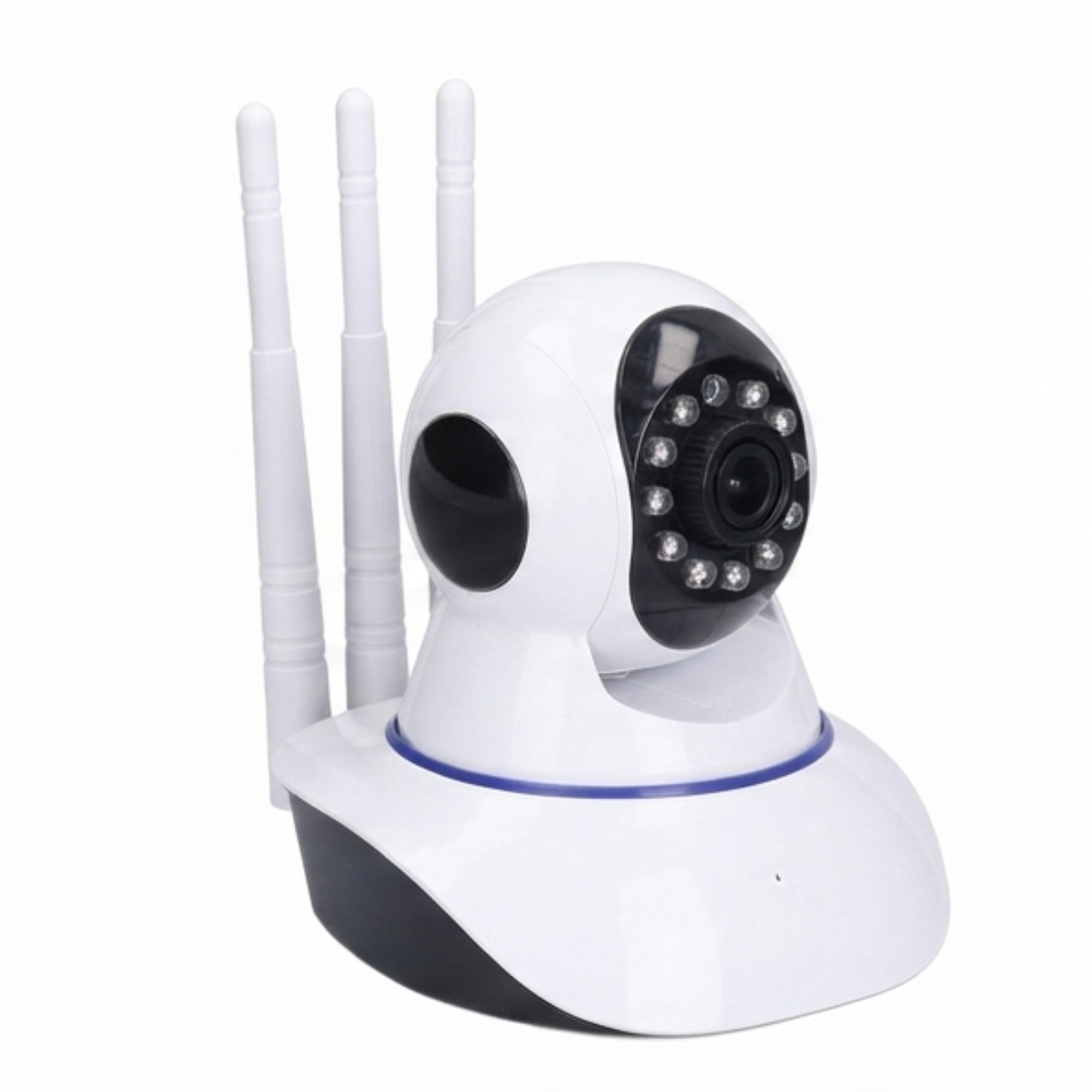 Una cámara de seguridad blanca con tres antenas y LED infrarrojos sobre fondo blanco.