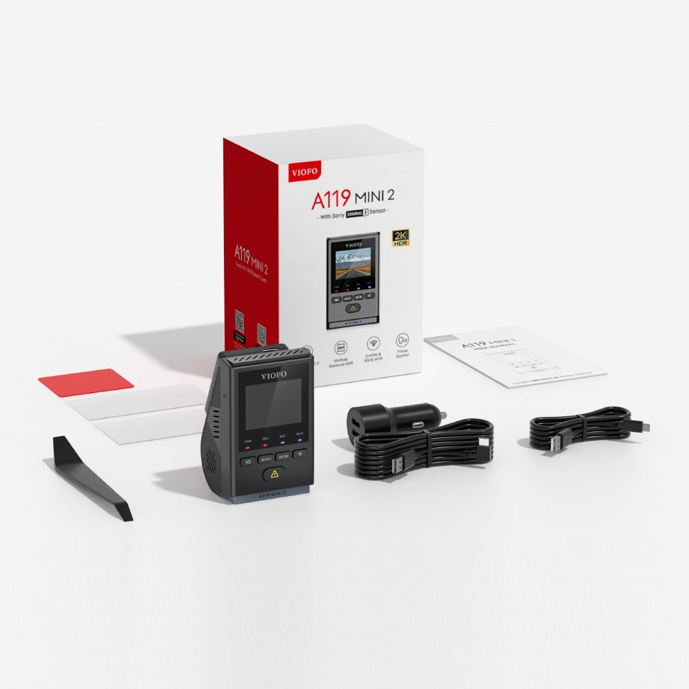 Kamera samochodowa Viofo A119 Mini 2 w pudelku z akcesoriami, kablami i instrukcja.