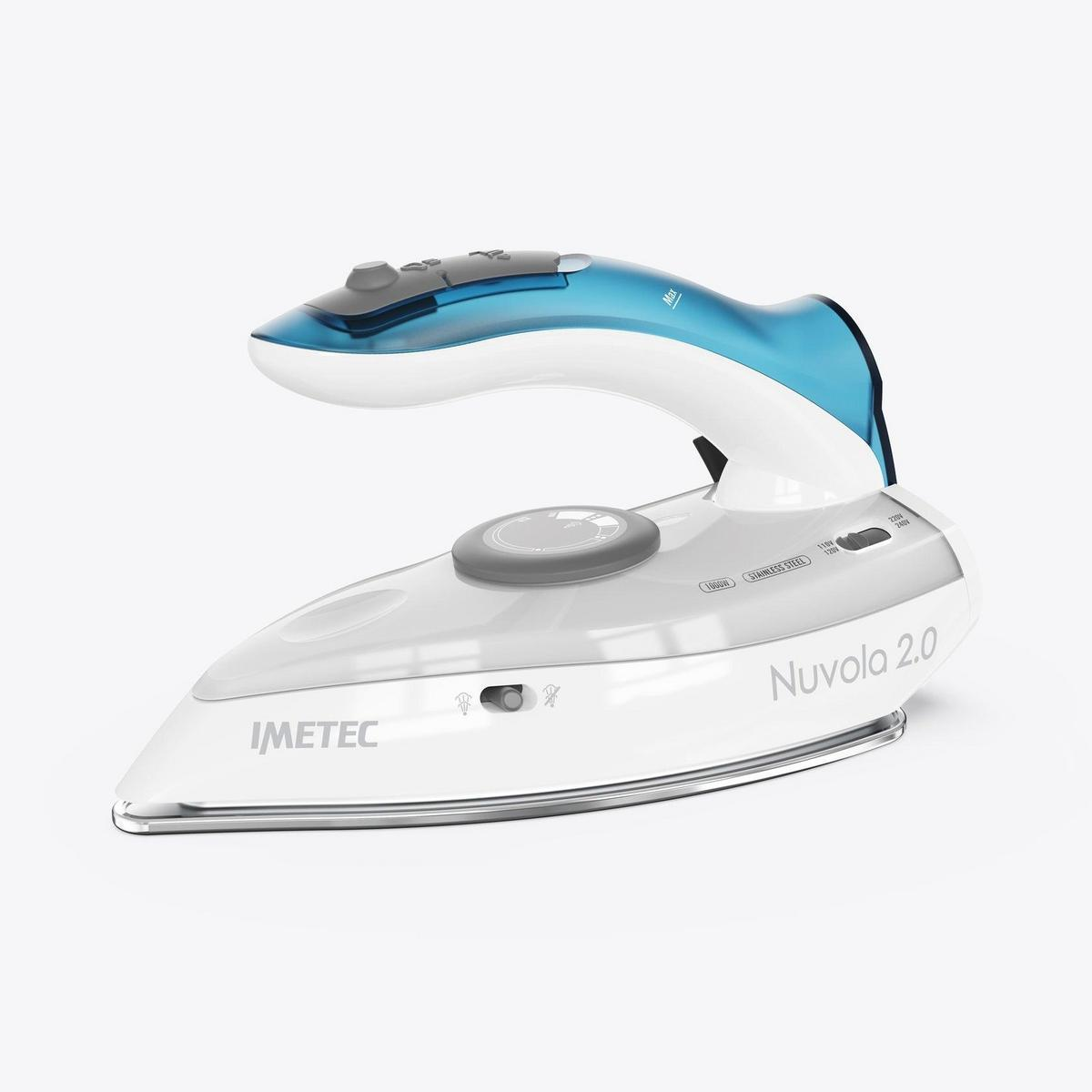 Plancha de vapor Imetec Nuvola 2.0 blanca y azul sobre fondo claro.