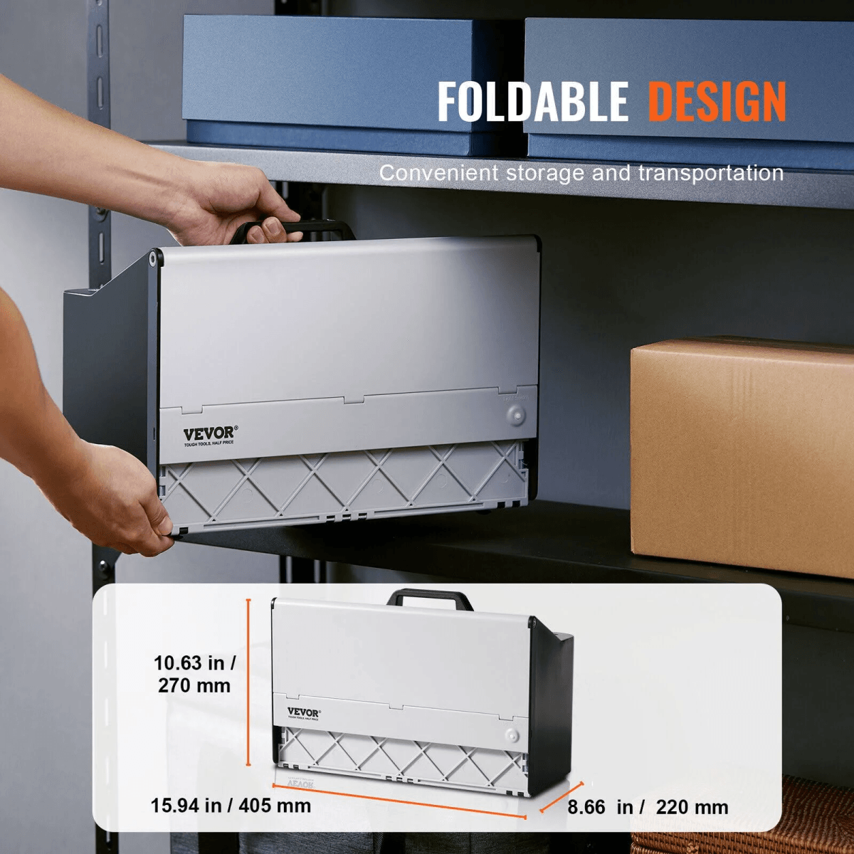 Una persona levanta una caja de almacenamiento plegable Vevor plateada de un estante.