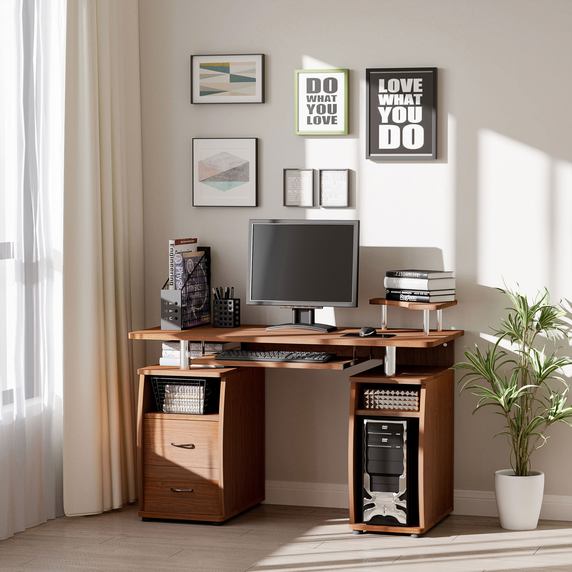 Una scrivania in legno con computer, libri e accessori si trova in una stanza luminosa contro una parete con cornice.