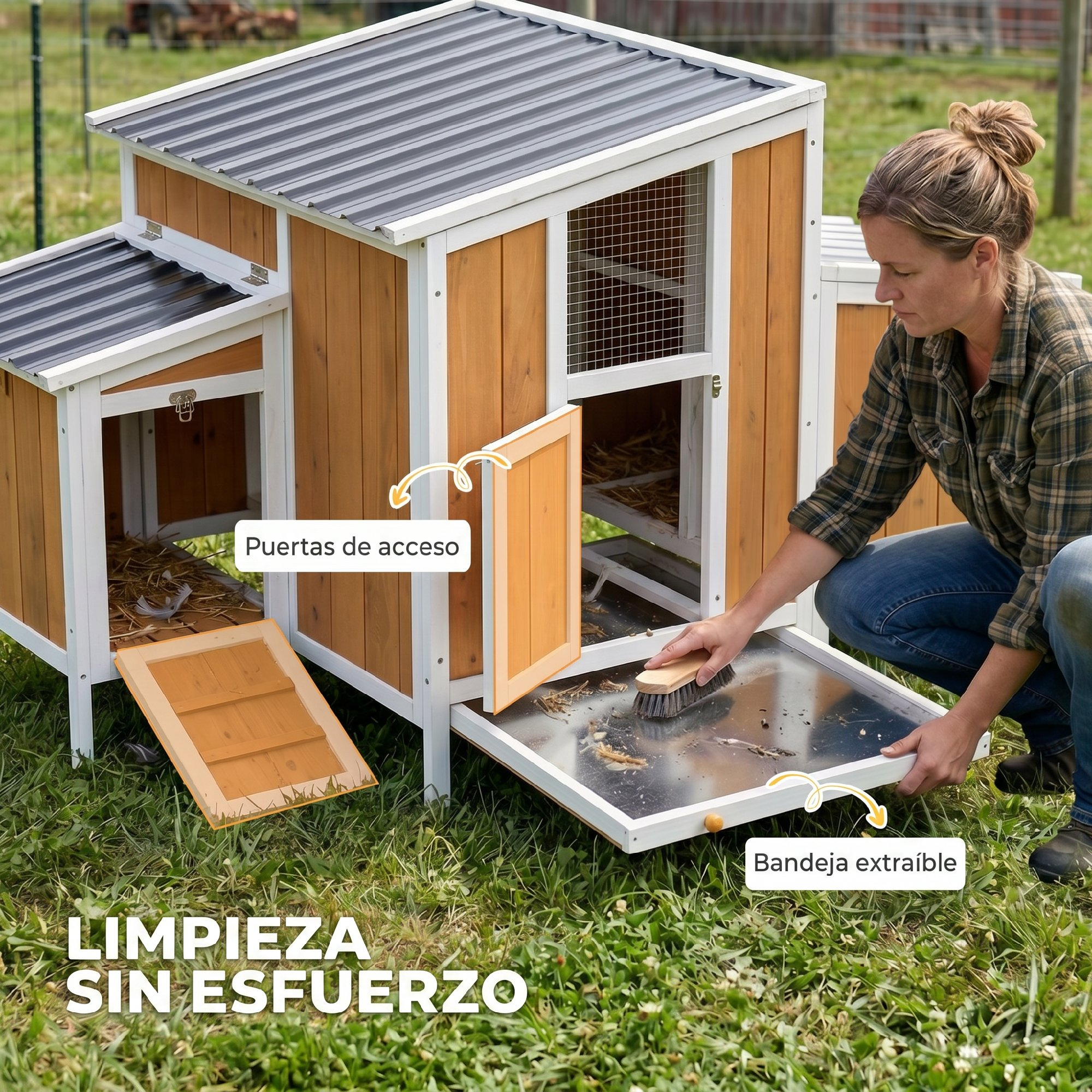 Una mujer limpia la bandeja metálica extraíble de un gallinero de madera en el césped.