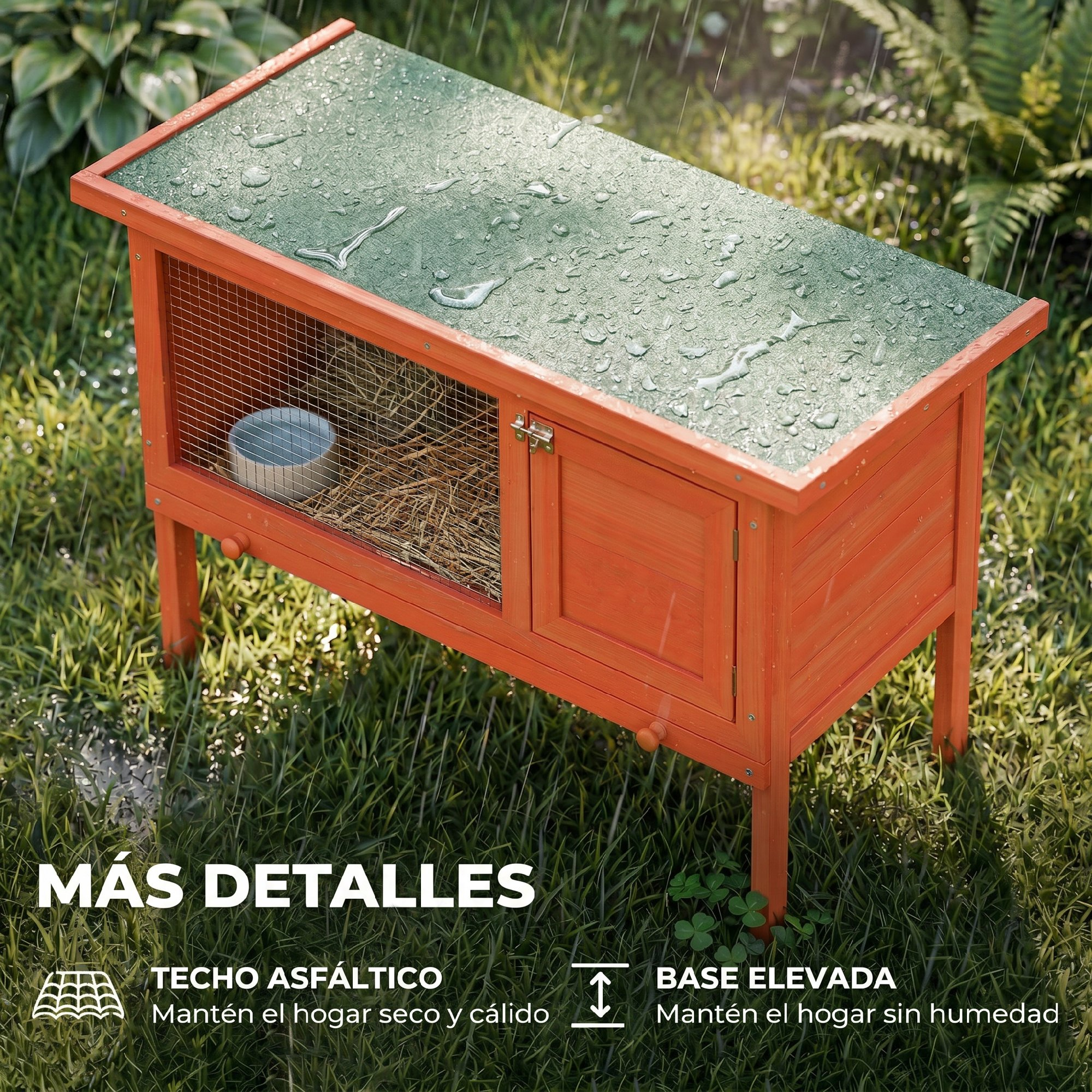 Conejera de madera naranja con techo verde en la hierba bajo la lluvia.