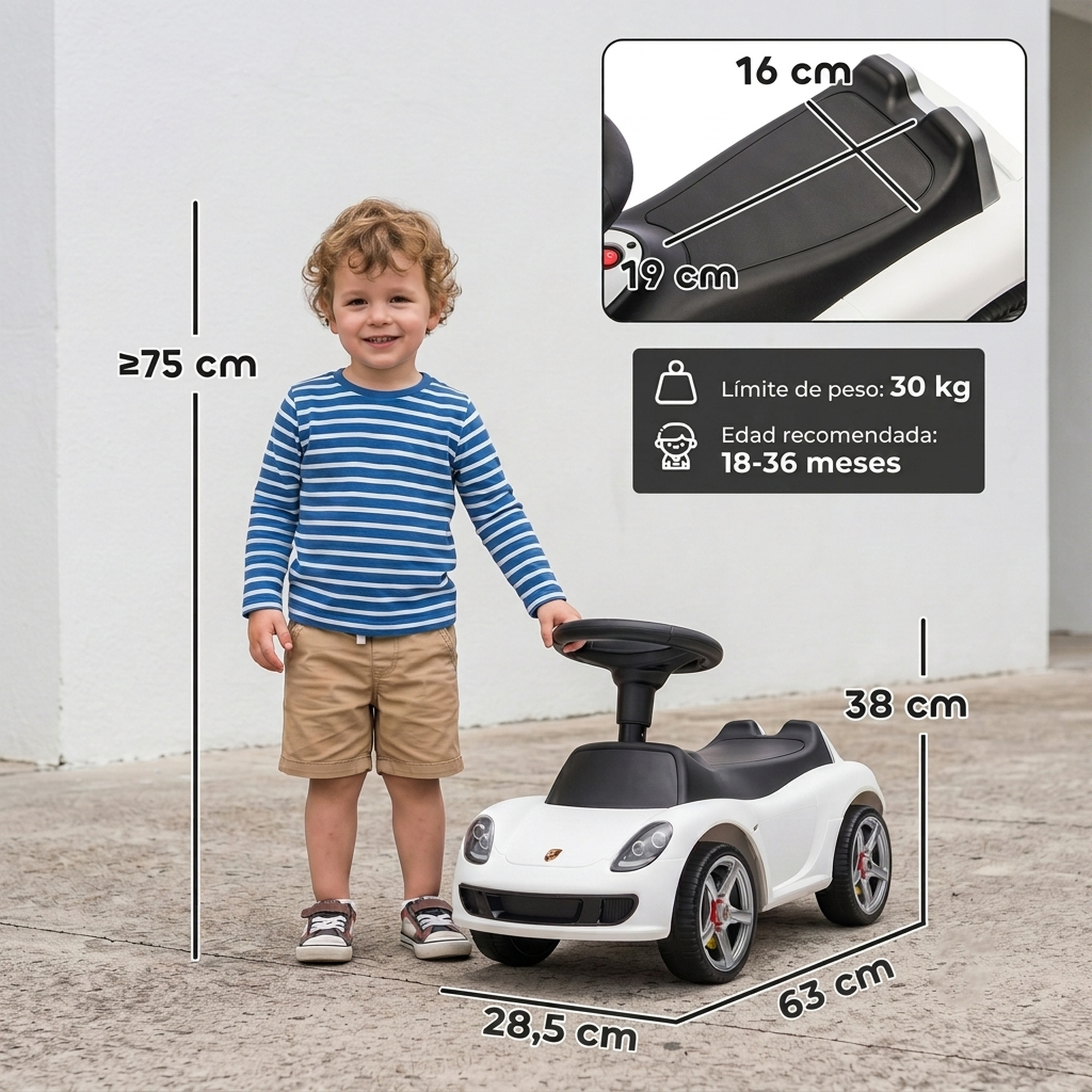 Niño de pie junto a un coche de juguete blanco, con medidas y especificaciones superpuestas.