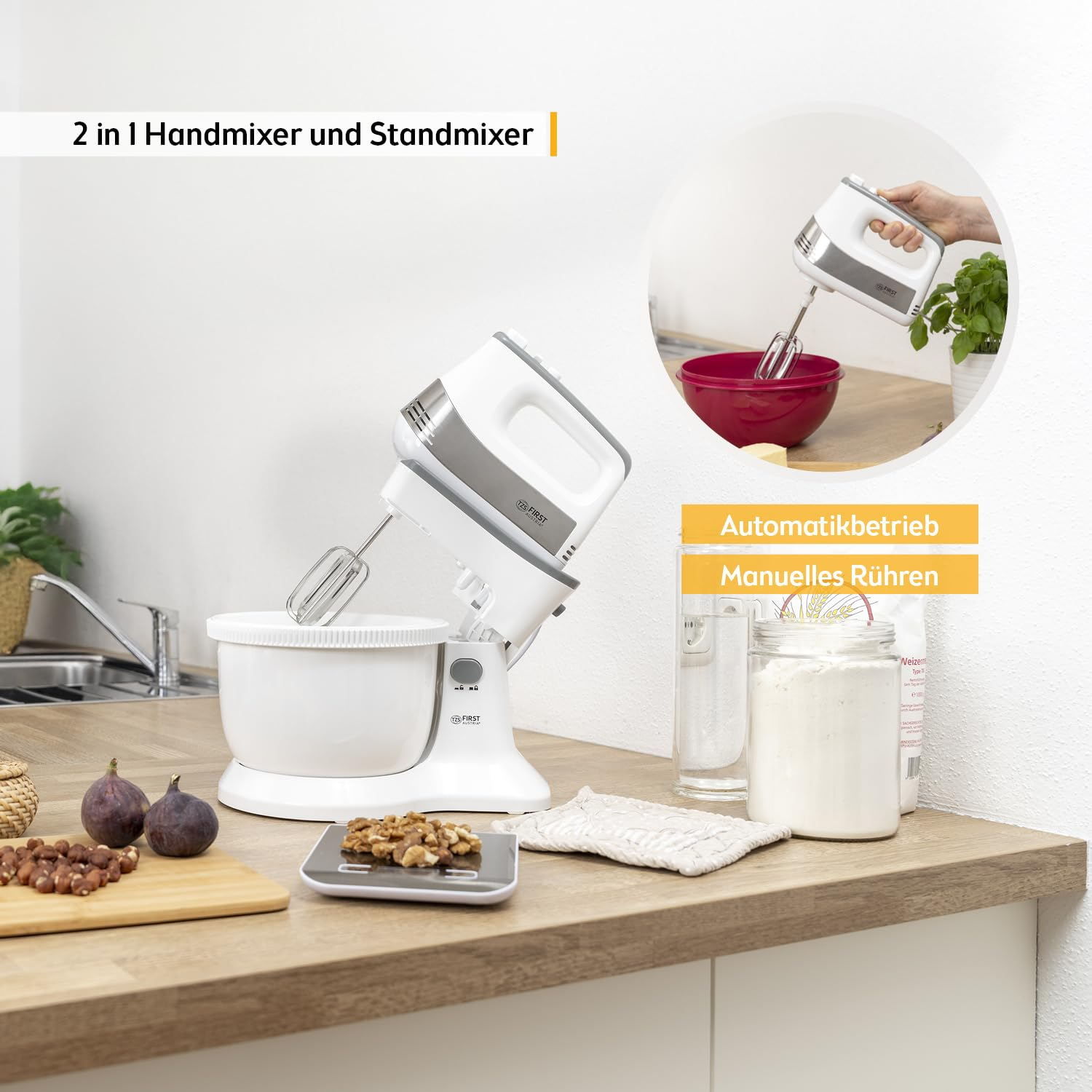 Un mixer a mano e da supporto bianco 2 in 1 su un piano cucina in legno con ciotola, noci e fichi.