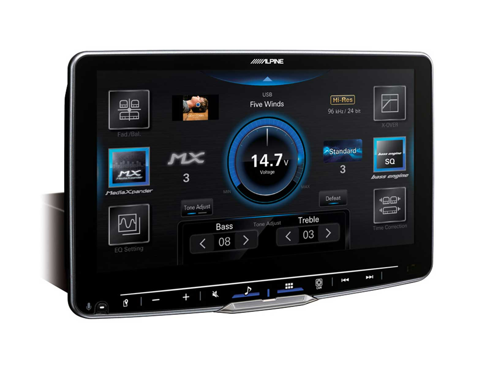 Alpine Autoradio mit Touchscreen zeigt ein blaues Menü mit Spannung und Equalizer-Einstellungen.