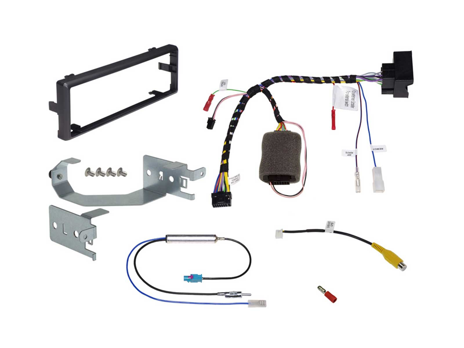 Autoteile-Set mit schwarzem Einbaurahmen, Kabelbaum, Metallhalterungen und Schrauben auf weißem Grund.