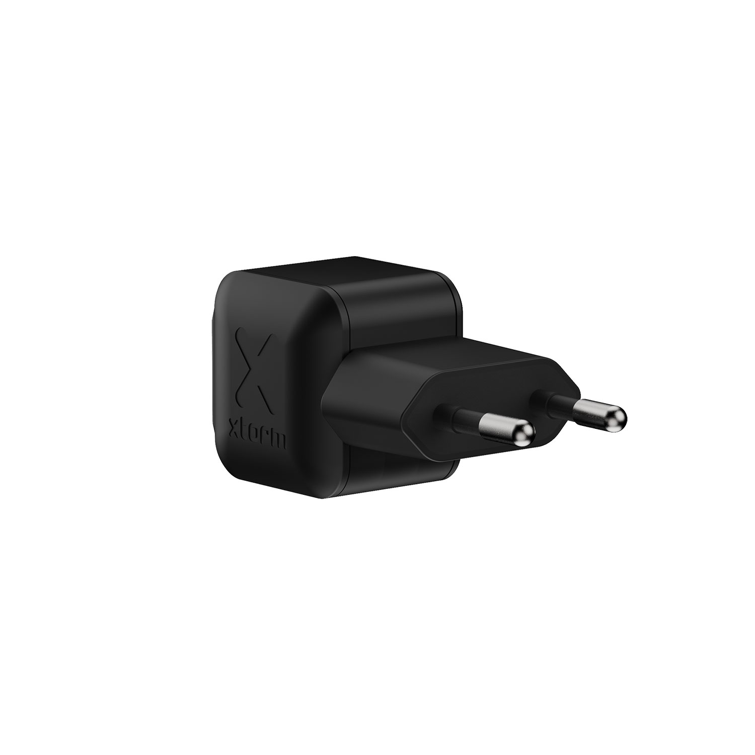 Ein schwarzes Xtorm-Wandladegerät mit einem europäischen zweipoligen Stecker auf weißem Grund.