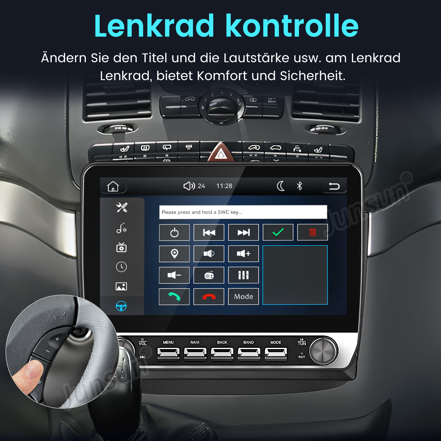Ein Car-Display zeigt das Lenkrad-Steuerungsmenü, während ein Daumen die Lenkradtasten drückt.