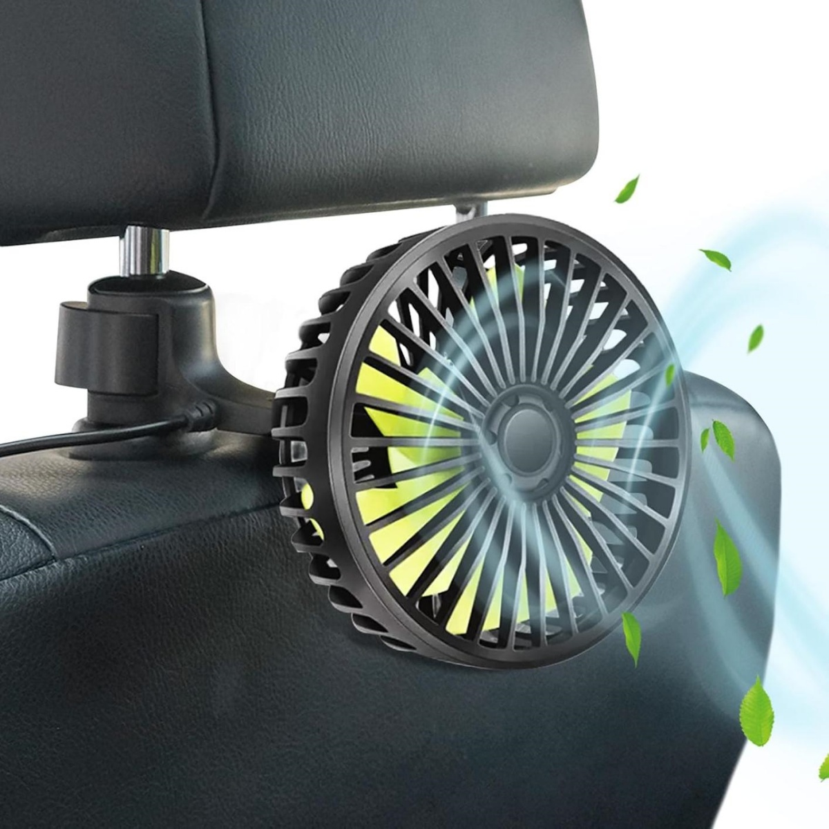 Ein schwarzer Autoventilator ist an einer Kopfstütze montiert und bläst grüne Blätter weg.