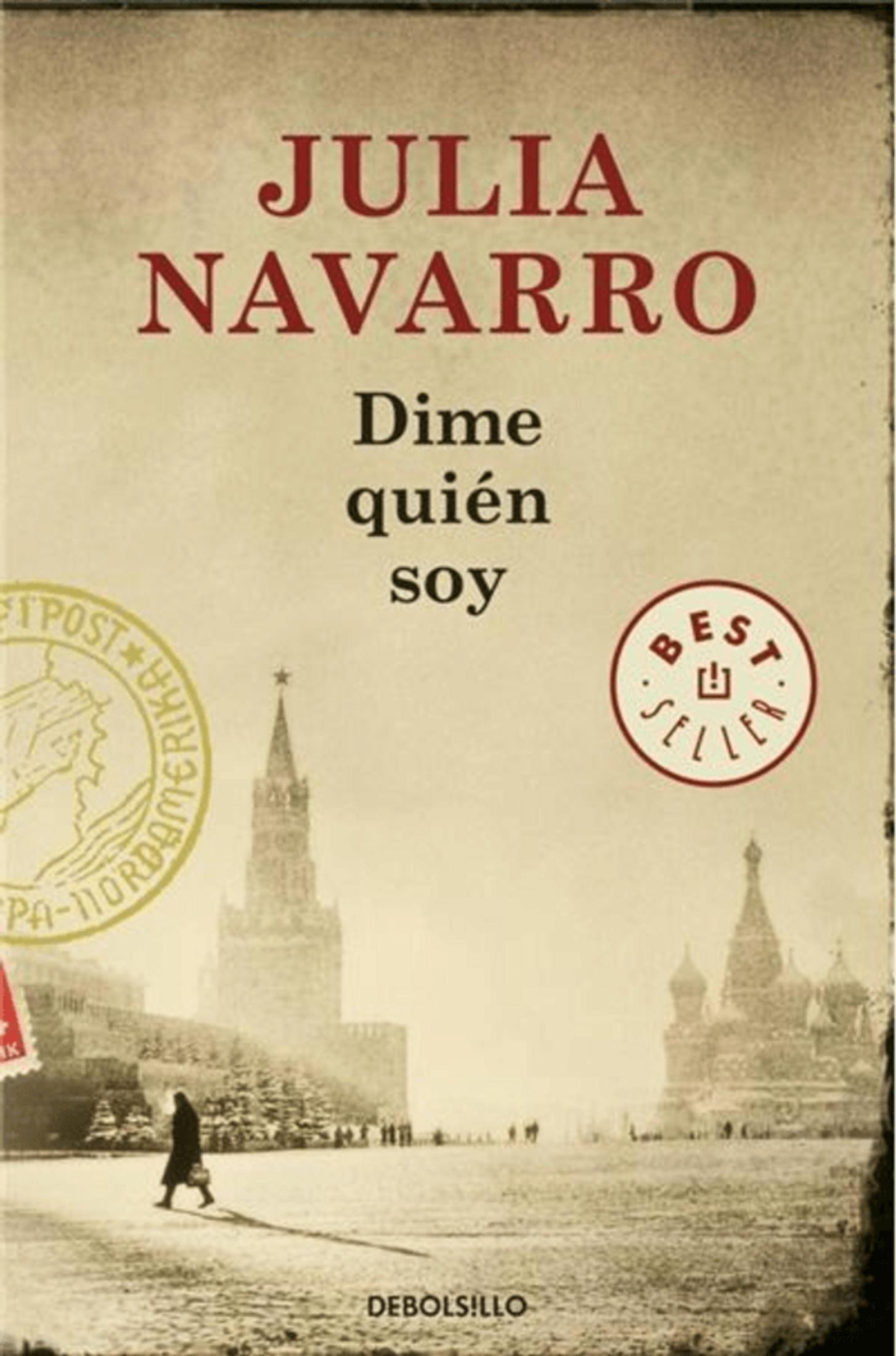 Portada del libro Julia Navarro Dime quién soy, un sello rojo de superventas y una silueta urbana vintage.