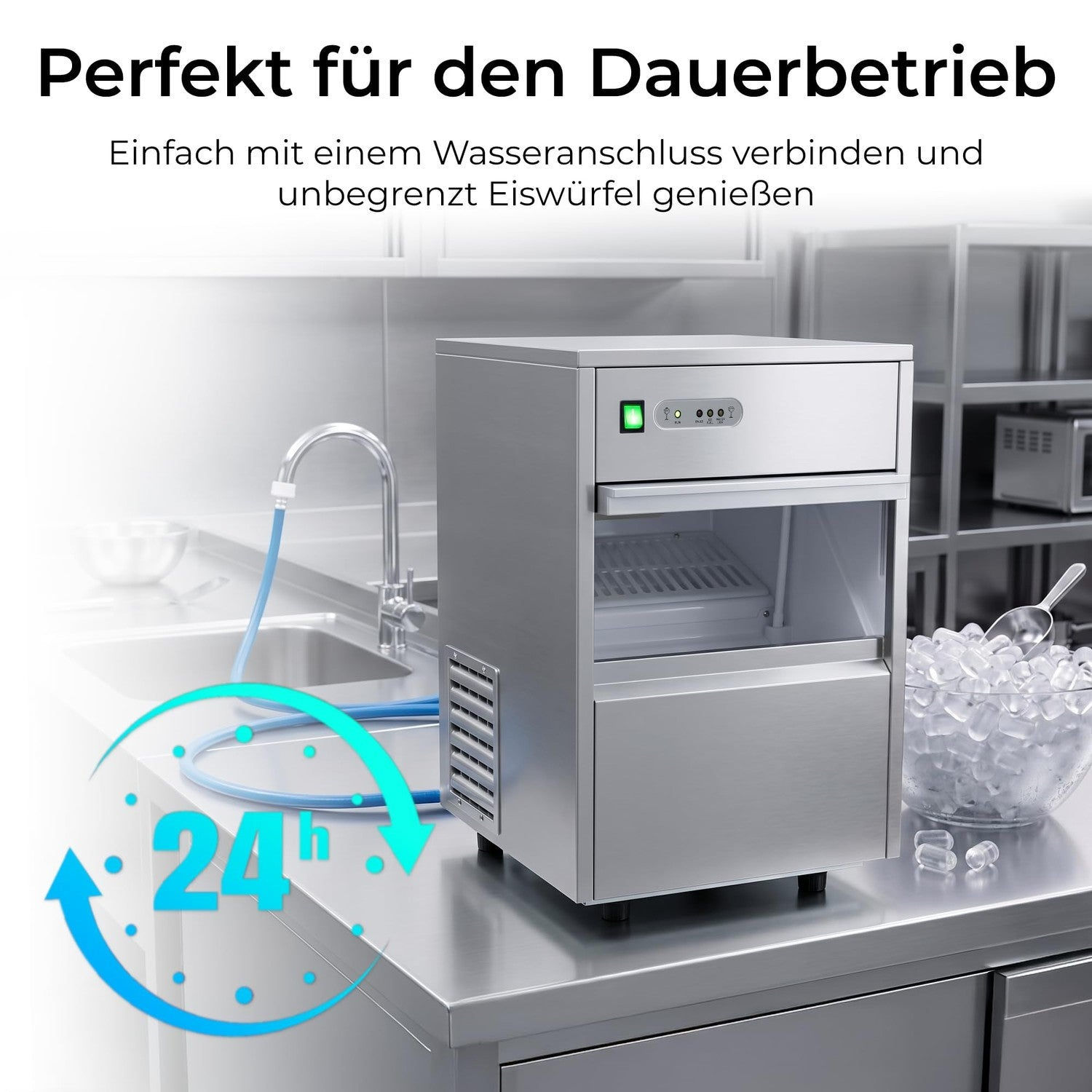 Edelstahl-Eiswürfelmaschine auf einem Edelstahltisch, verbunden mit einem blauen Wasserschlauch am Wasserhahn.