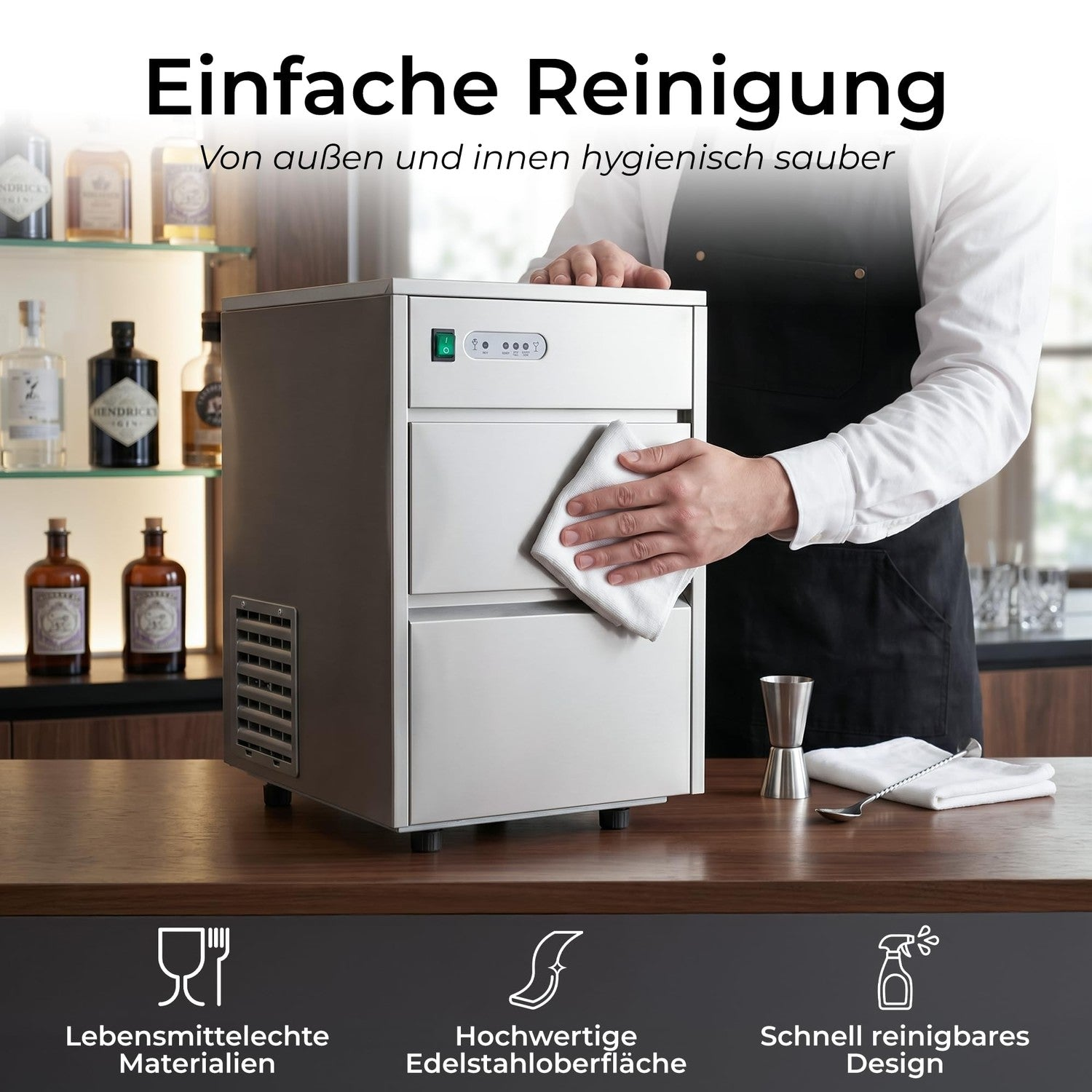Eine Person wischt eine Edelstahl-Eismaschine mit einem weißen Tuch ab. Im Hintergrund sind Regale mit Flaschen.