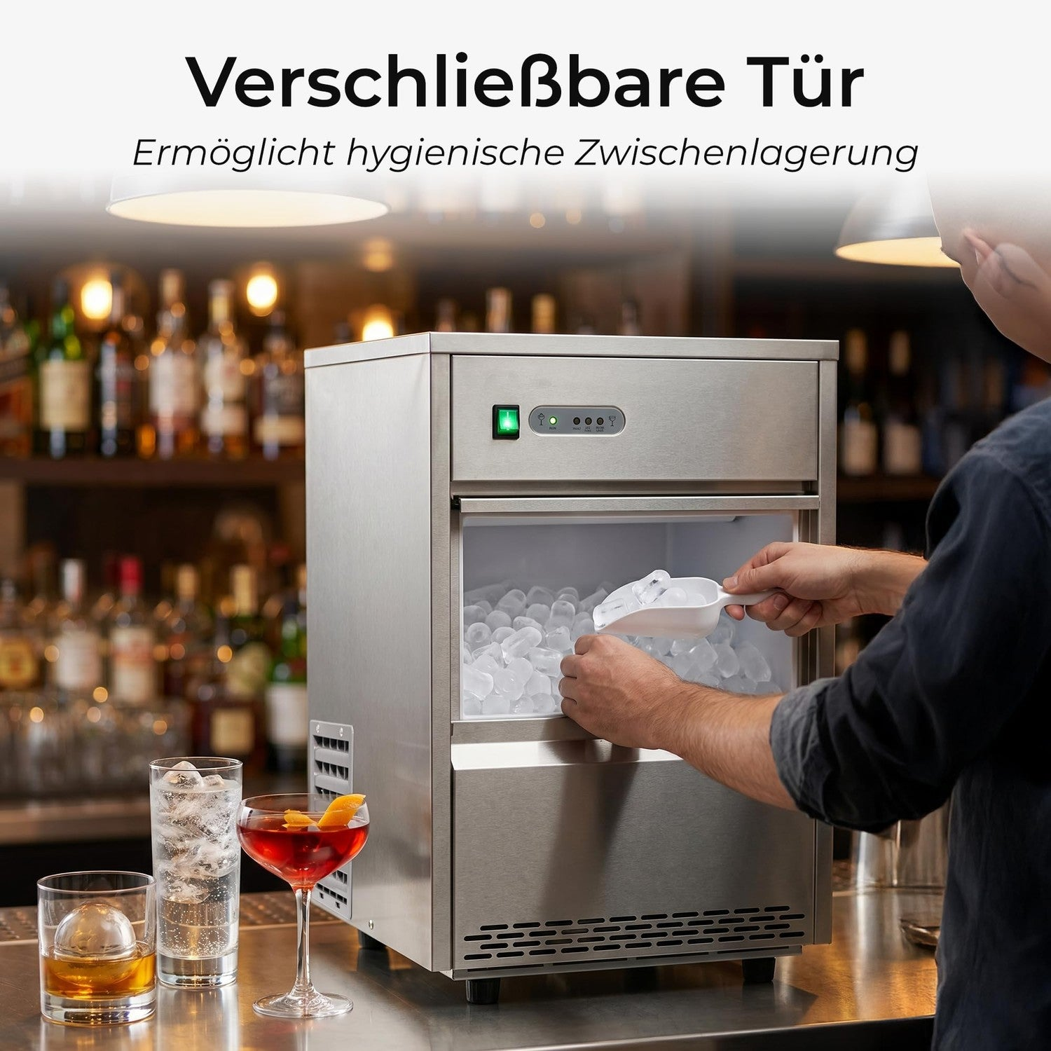 Edelstahl-Eiswürfelbereiter auf einer Bartheke mit Getränken und Barpersonal im Hintergrund.