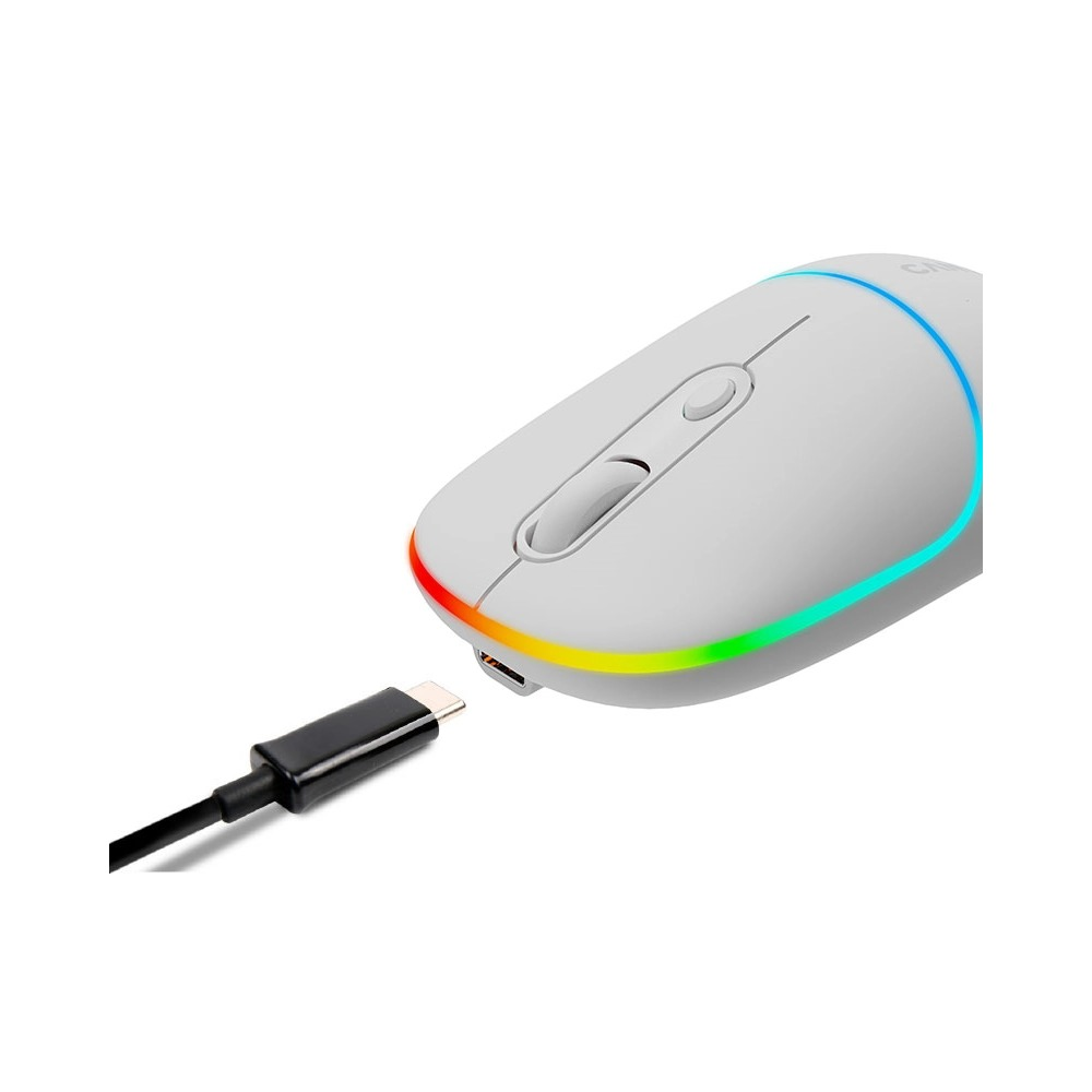 Biała bezprzewodowa mysz komputerowa z oświetleniem RGB jest ładowana czarnym kablem USB-C.